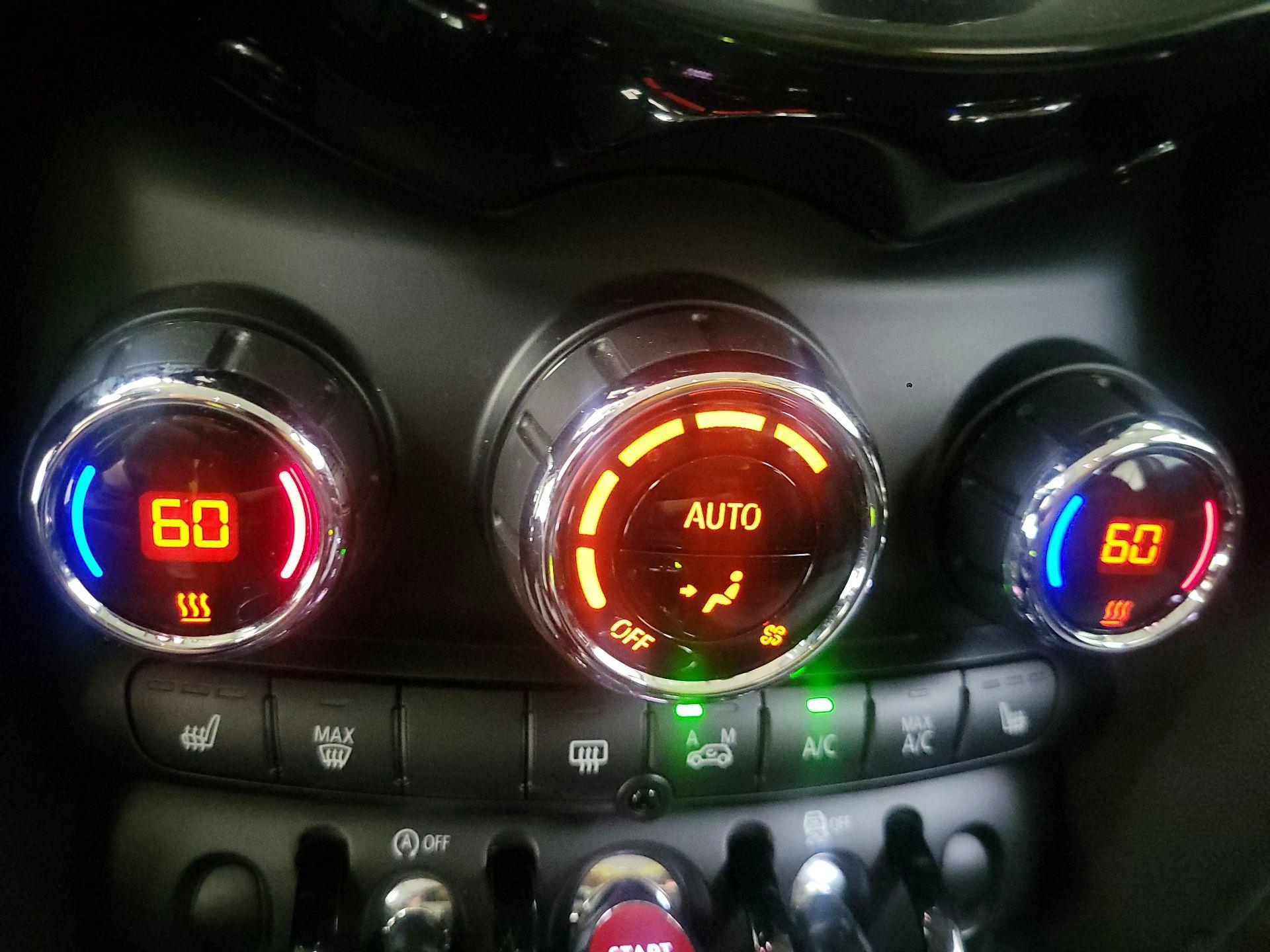 Thumbnail: 2015 MINI Cooper Hardtop - 15