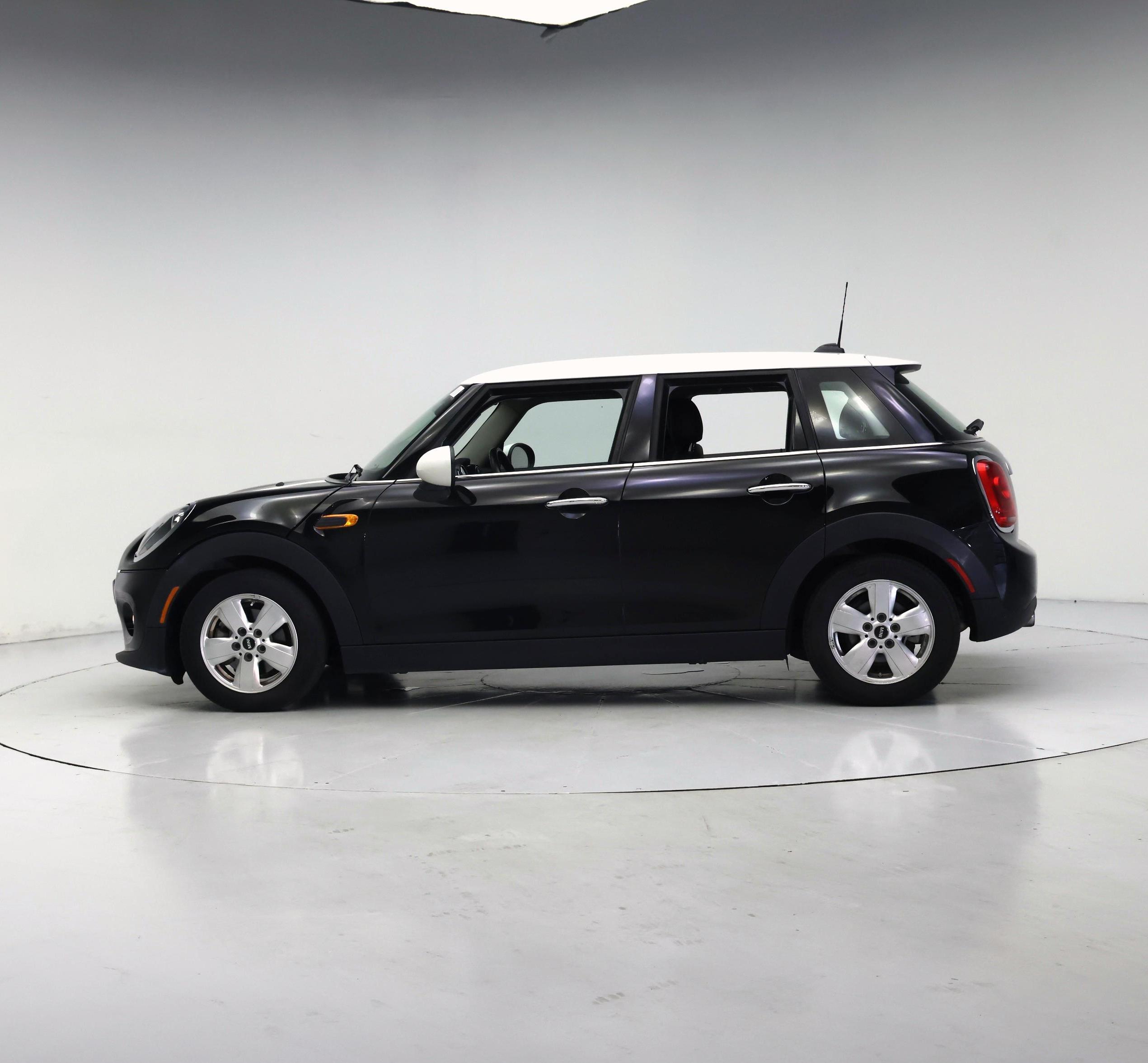 Thumbnail: 2015 MINI Cooper Hardtop - 3