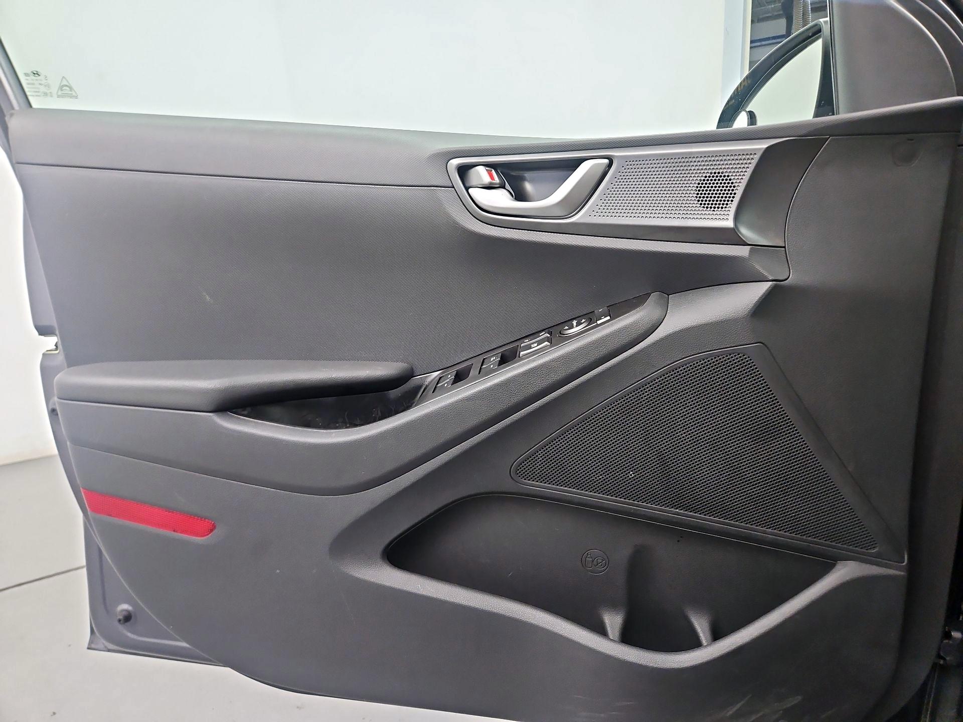 Thumbnail: 2020 Hyundai Ioniq - 12