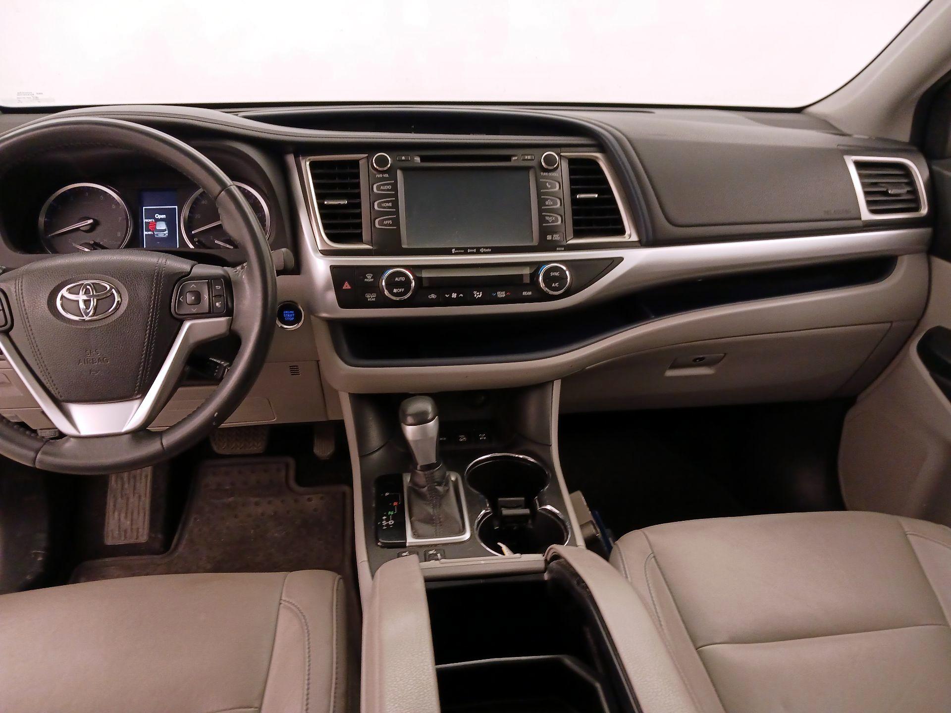Thumbnail: 2016 Toyota Highlander - 9