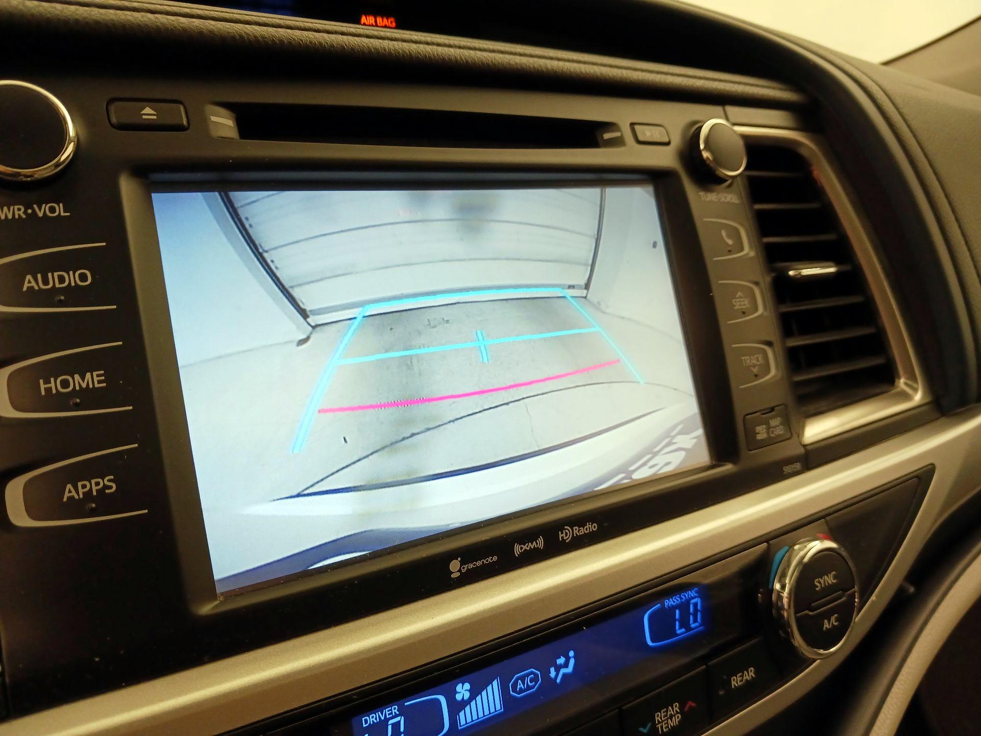Thumbnail: 2016 Toyota Highlander - 15