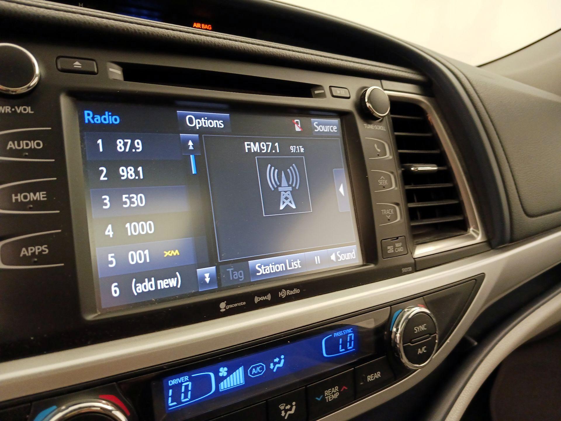 Thumbnail: 2016 Toyota Highlander - 16