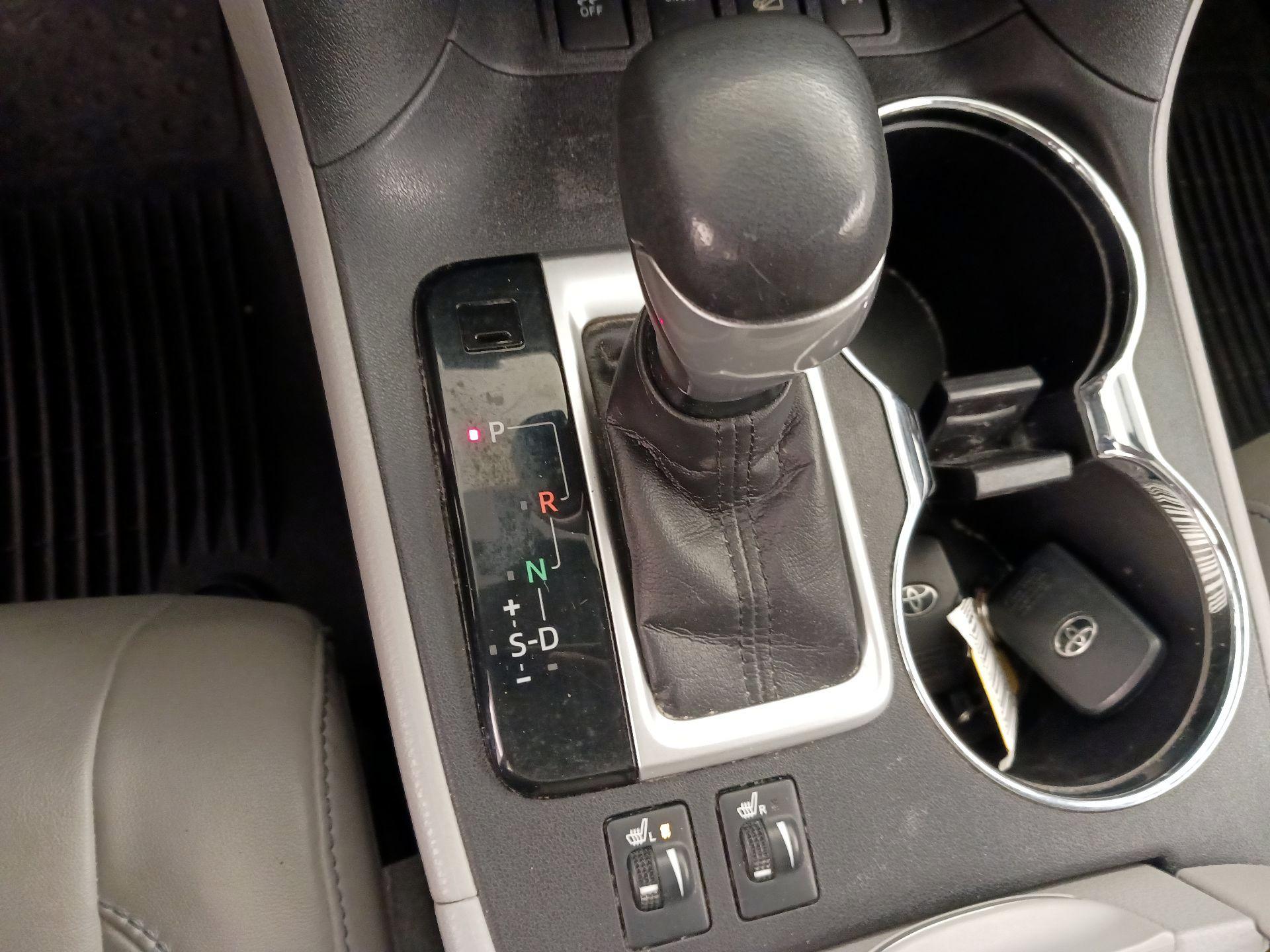 Thumbnail: 2016 Toyota Highlander - 18
