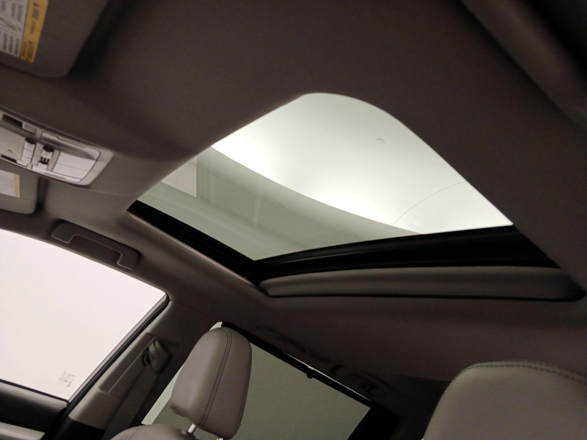 Thumbnail: 2016 Toyota Highlander - 20