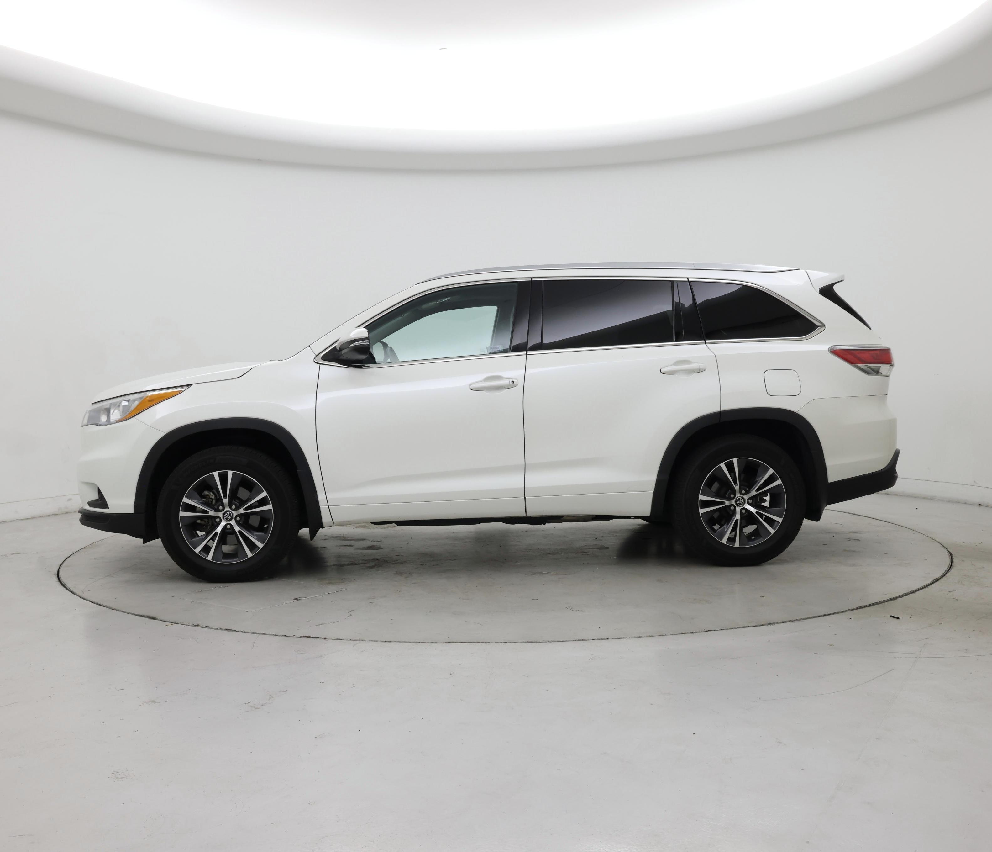 Thumbnail: 2016 Toyota Highlander - 3