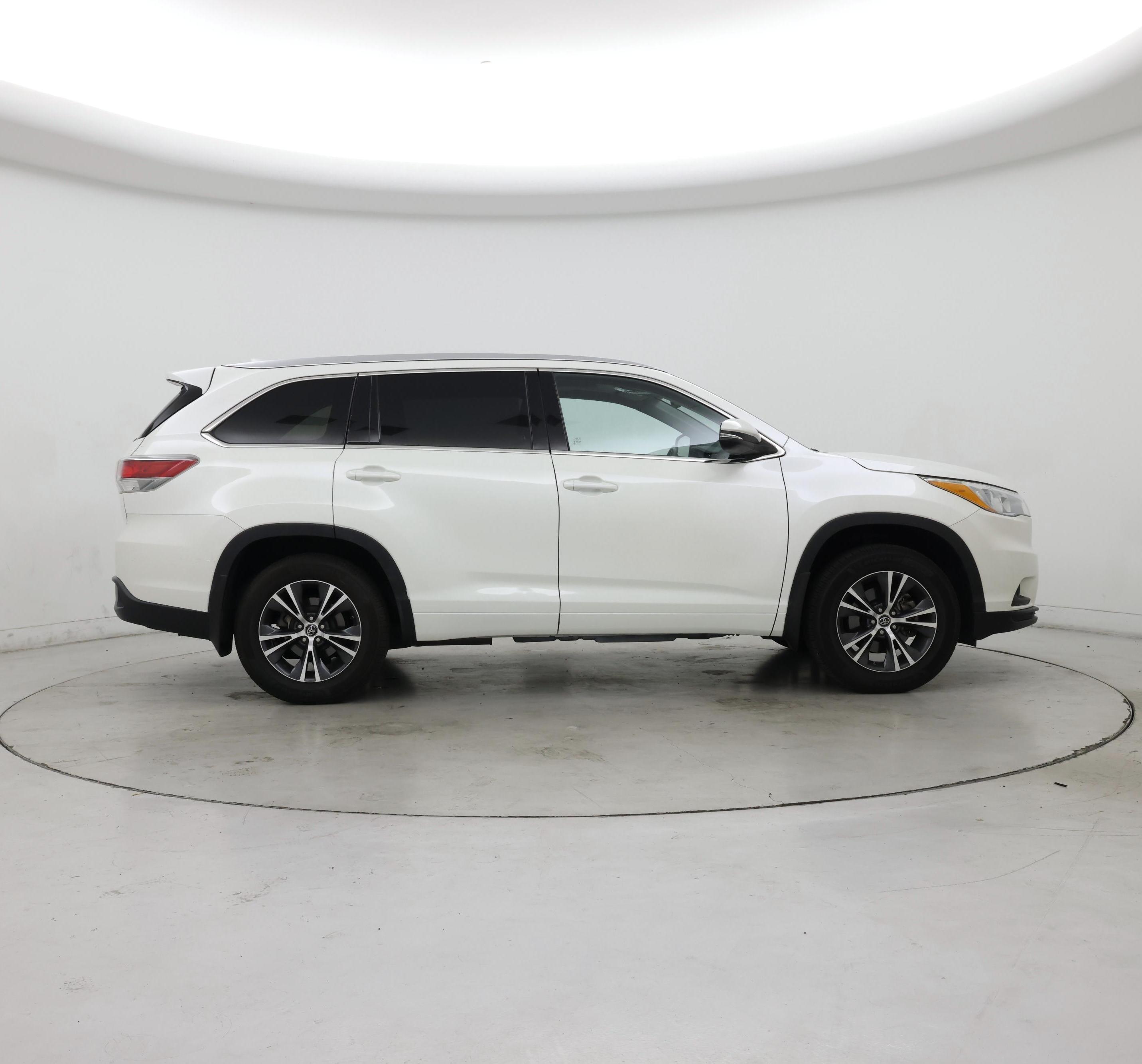 Thumbnail: 2016 Toyota Highlander - 7