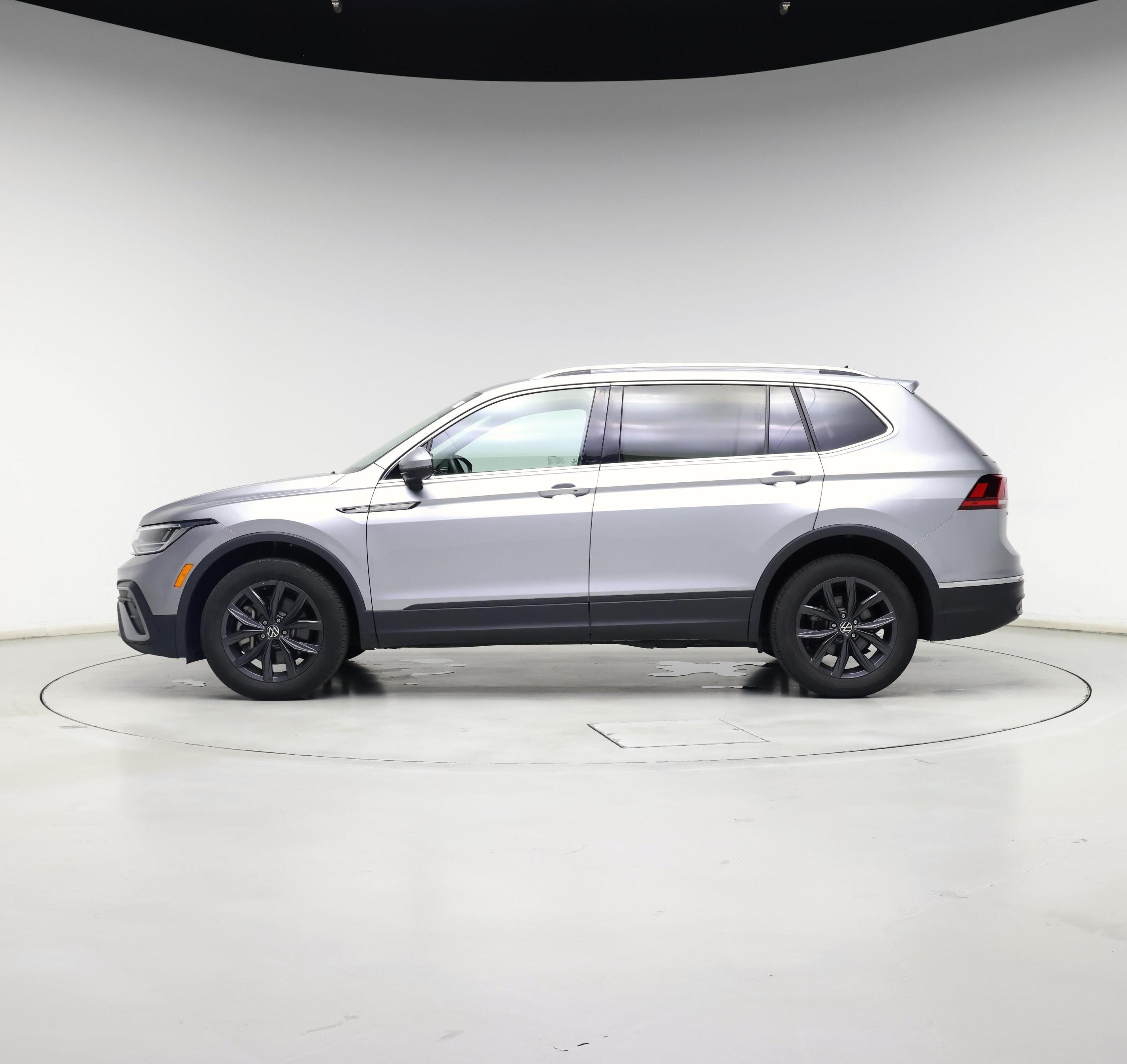 Thumbnail: 2024 Volkswagen Tiguan - 3