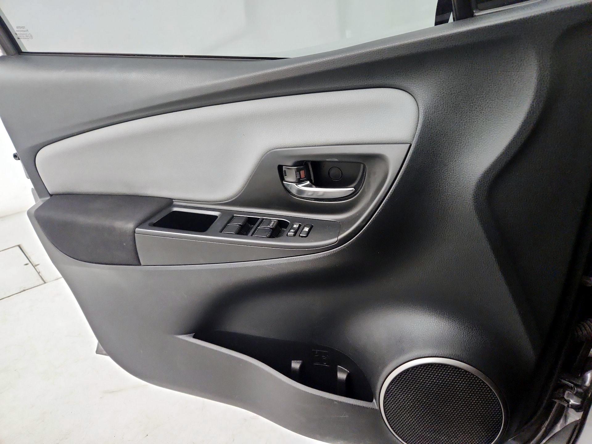 Thumbnail: 2015 Toyota Yaris - 12