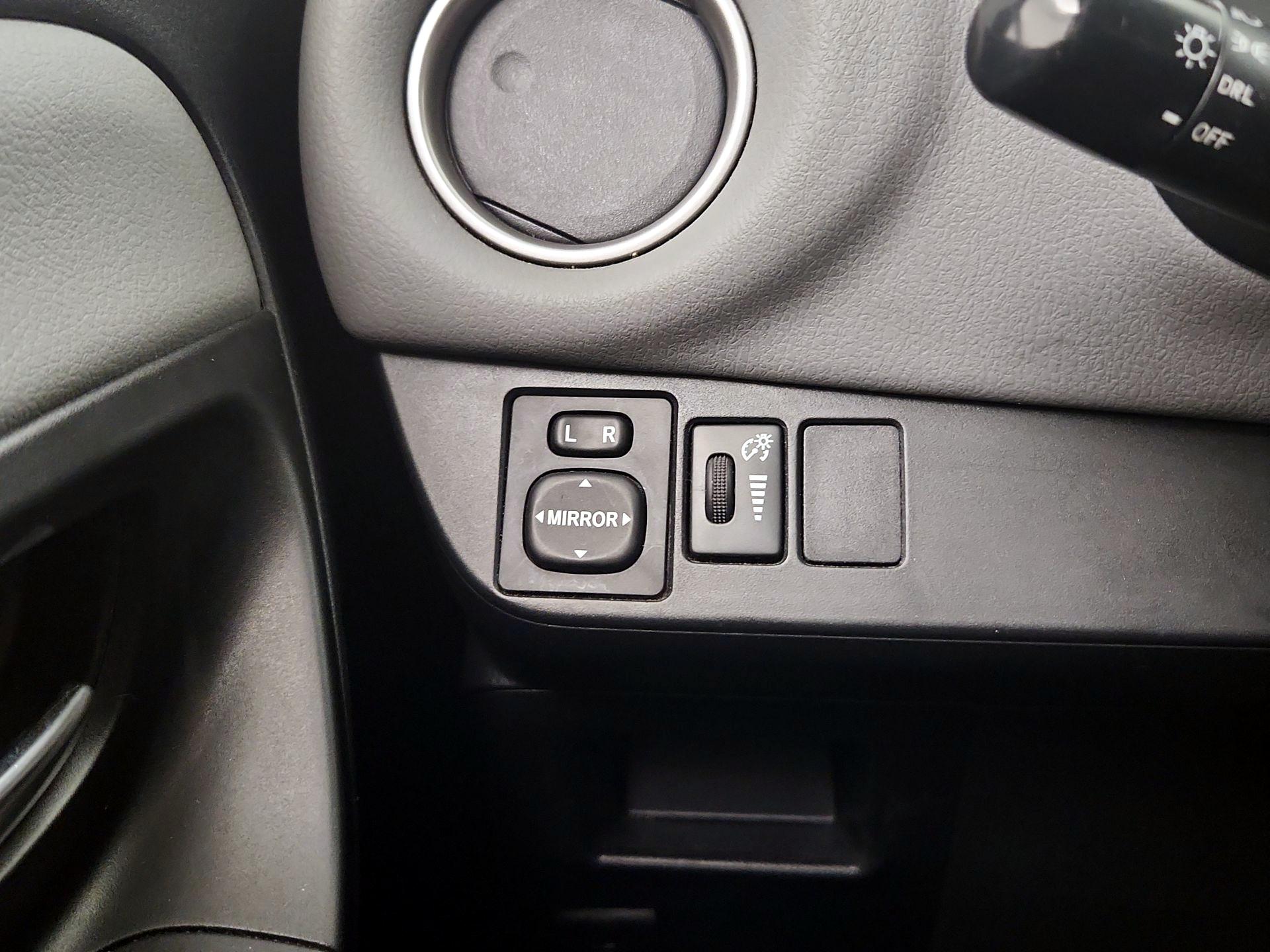Thumbnail: 2015 Toyota Yaris - 13