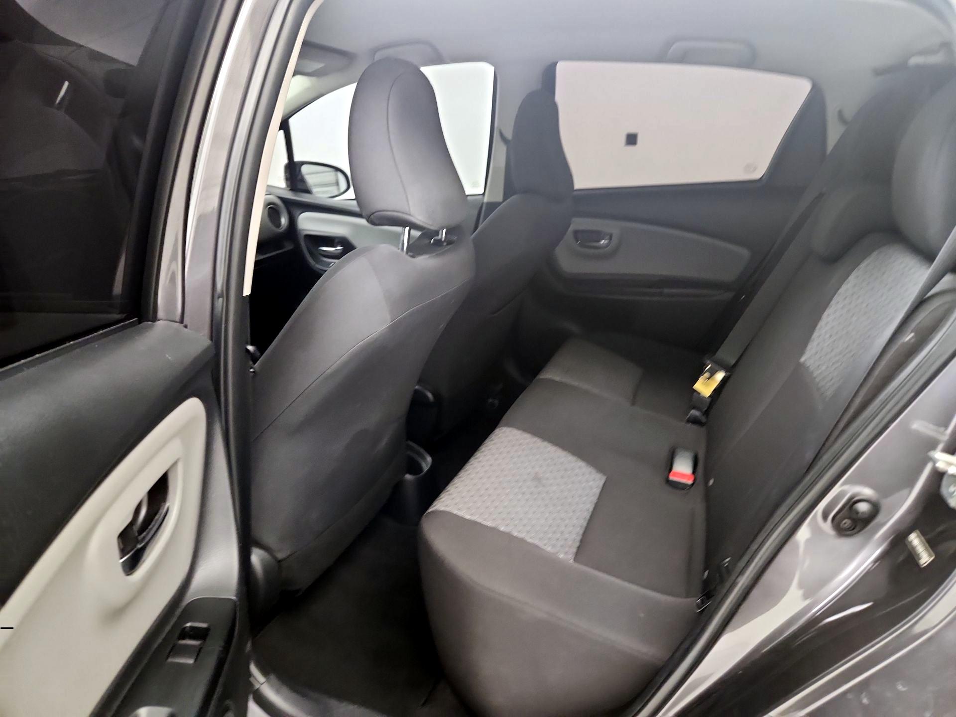 Thumbnail: 2015 Toyota Yaris - 18