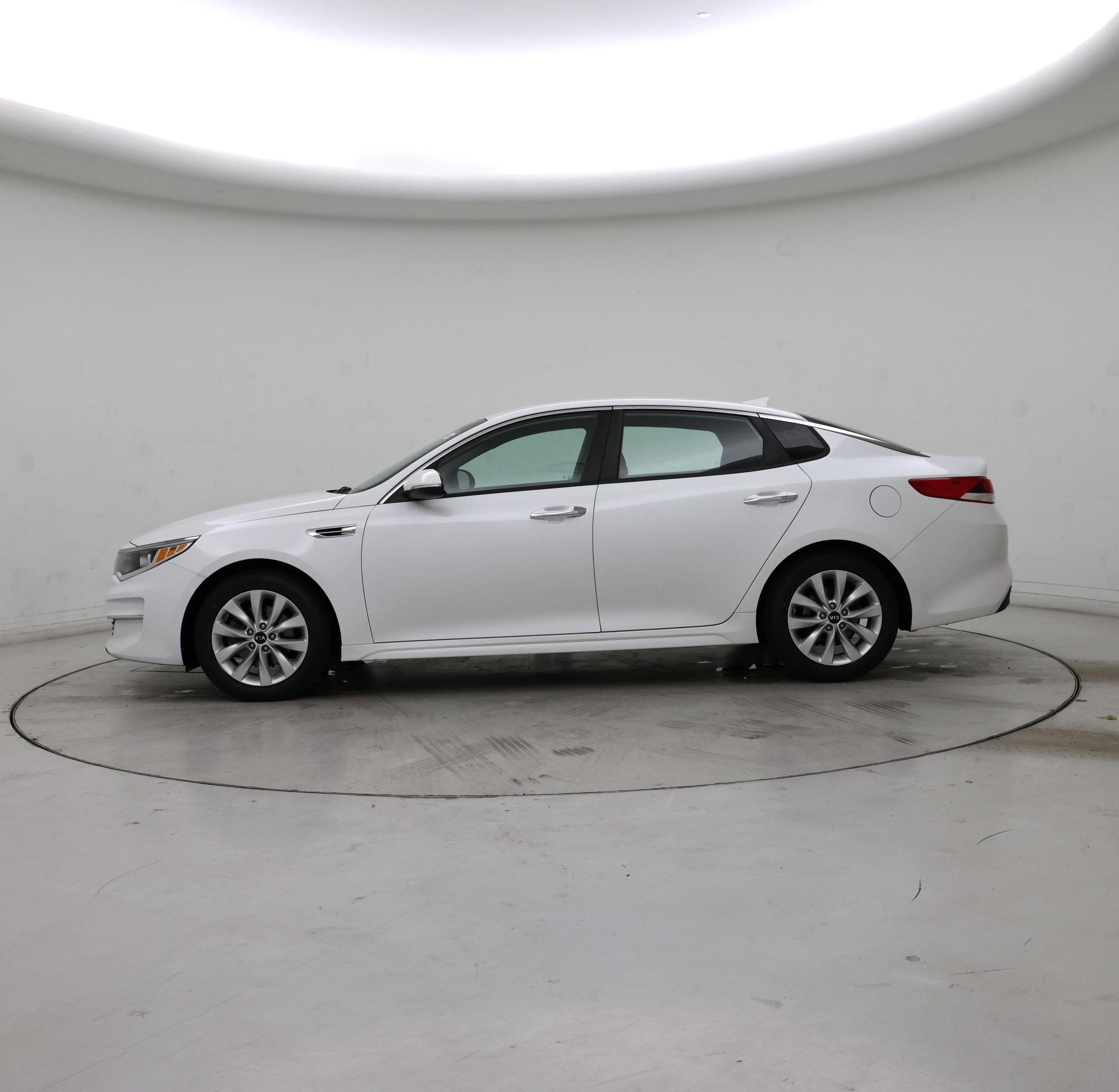 Thumbnail: 2018 Kia Optima - 3