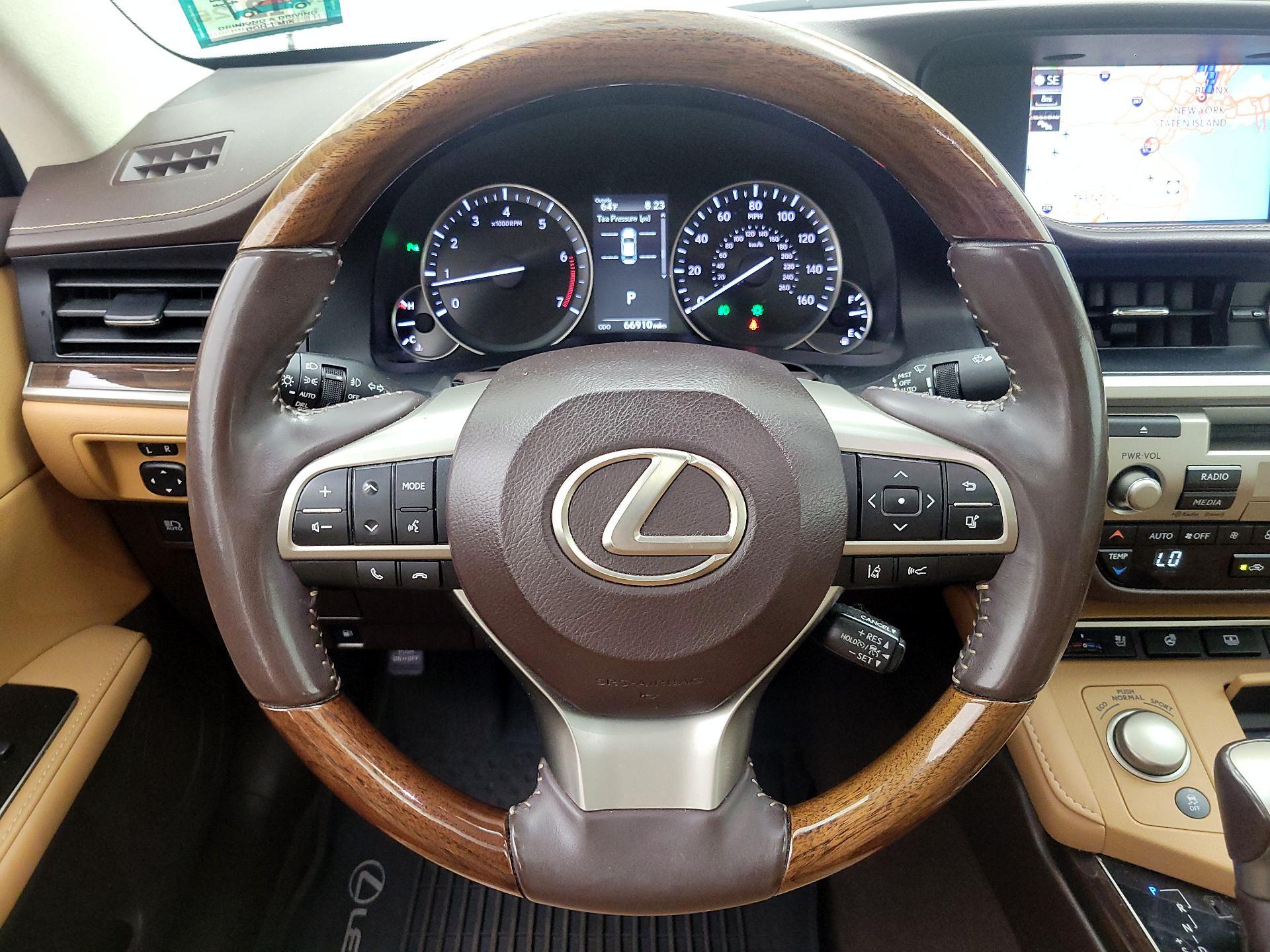 Thumbnail: 2017 Lexus ES - 10