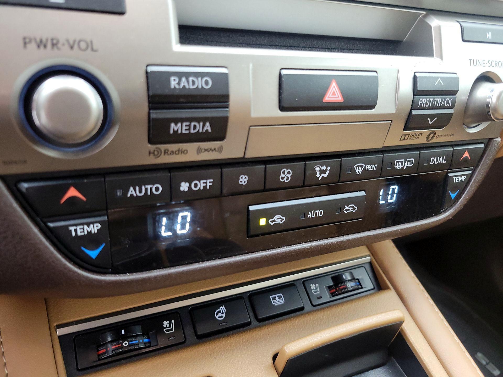 Thumbnail: 2017 Lexus ES - 17