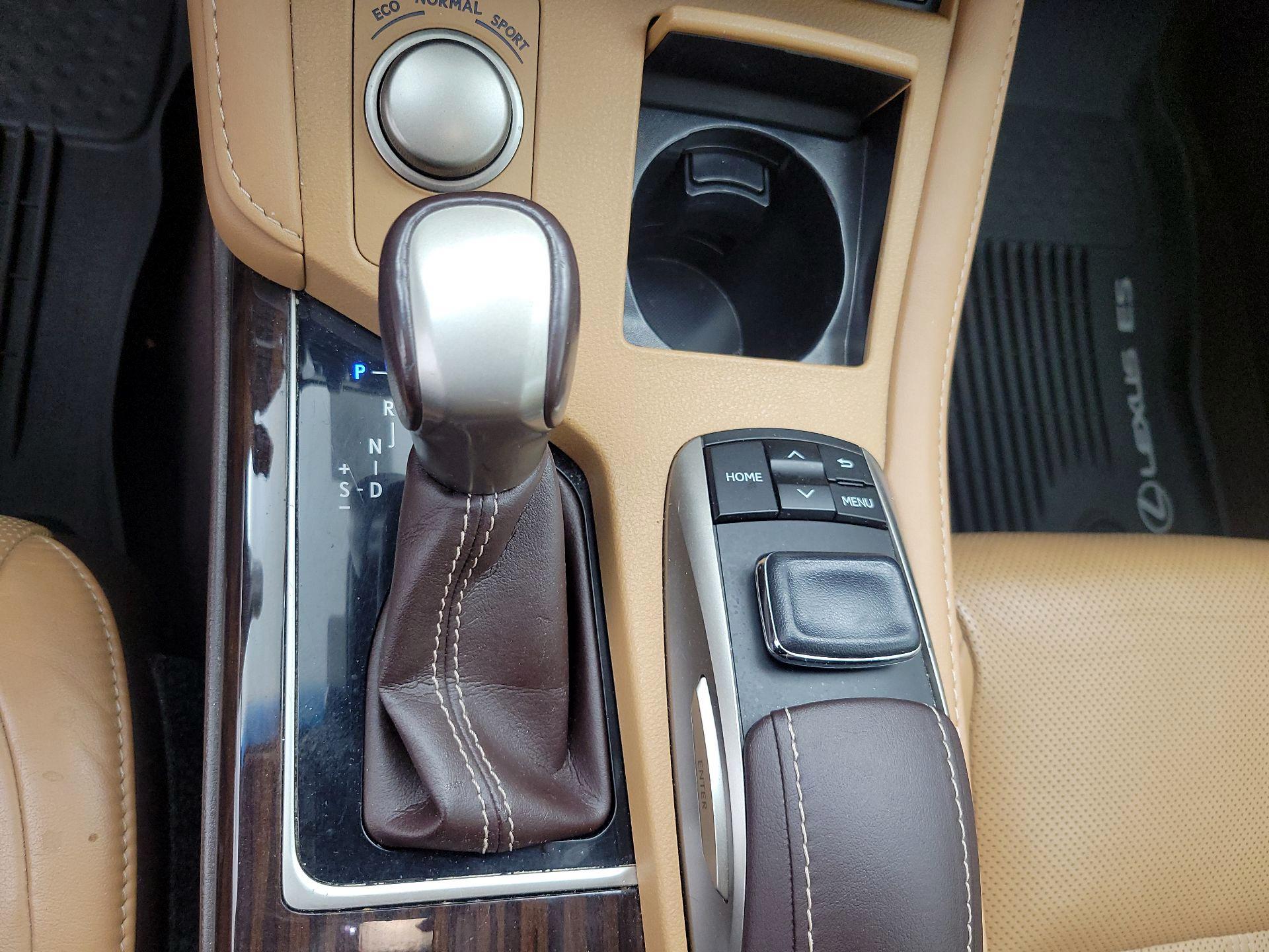 Thumbnail: 2017 Lexus ES - 18
