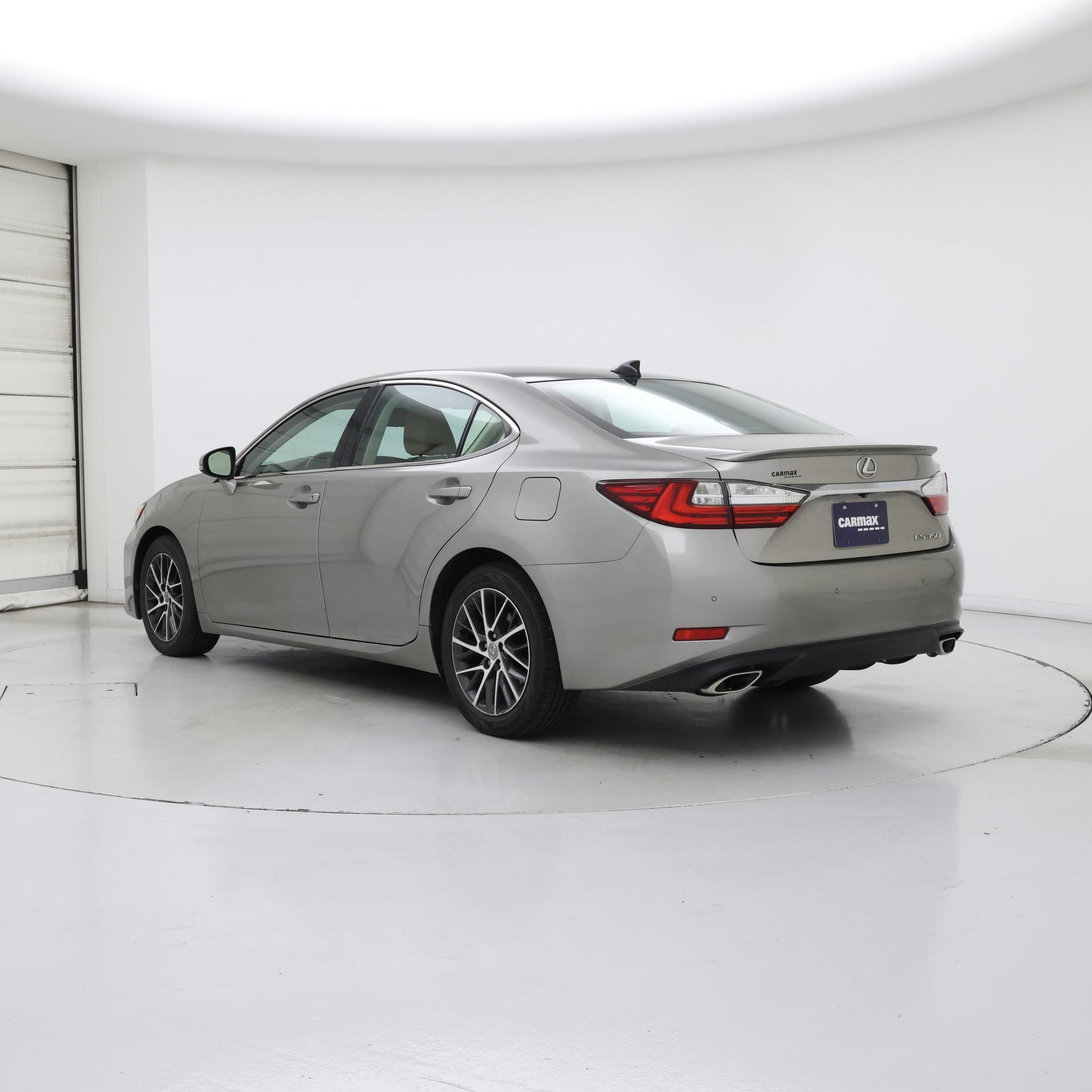 Thumbnail: 2017 Lexus ES - 2