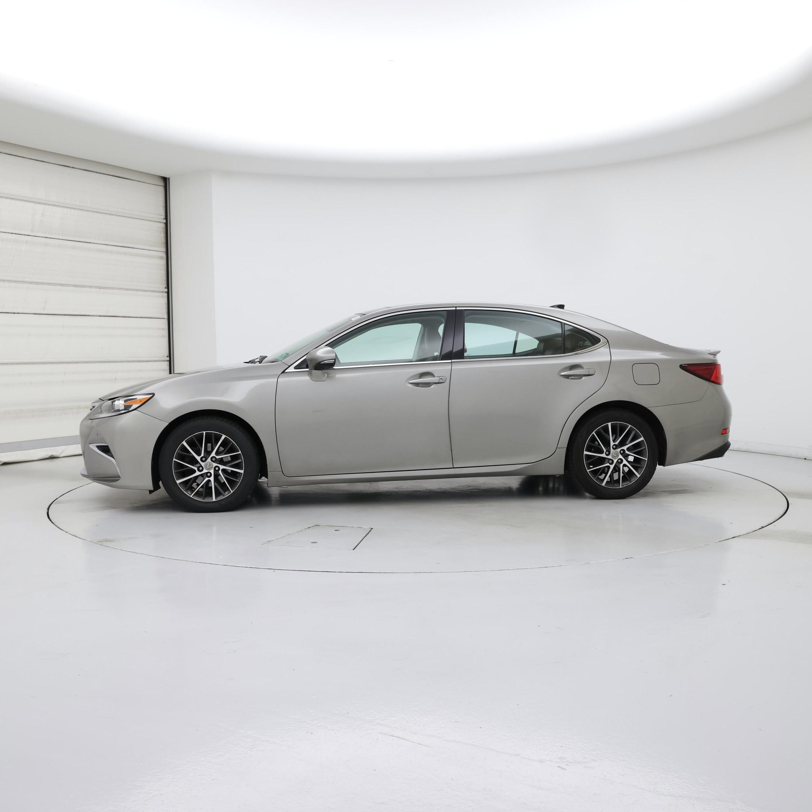 Thumbnail: 2017 Lexus ES - 3