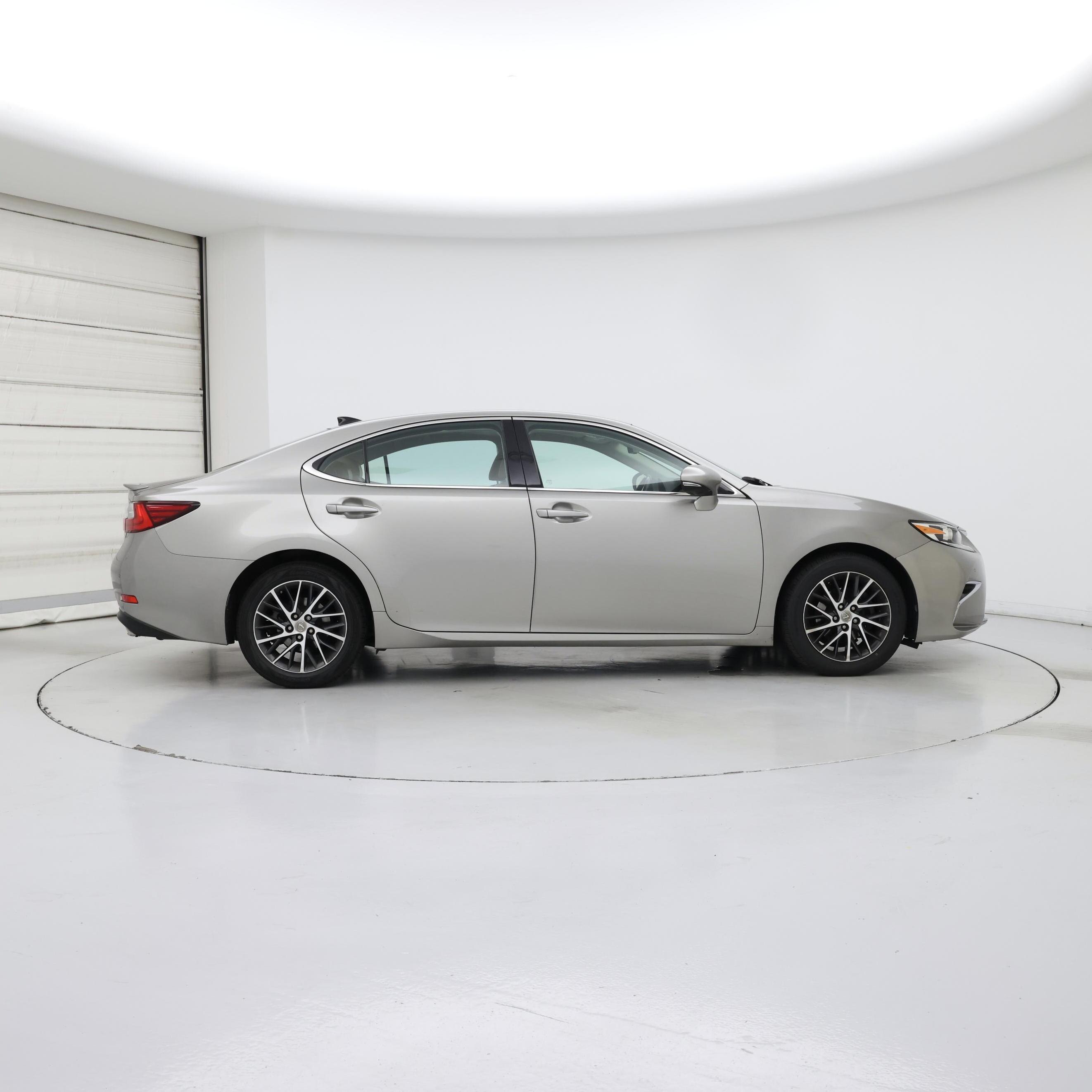 Thumbnail: 2017 Lexus ES - 7