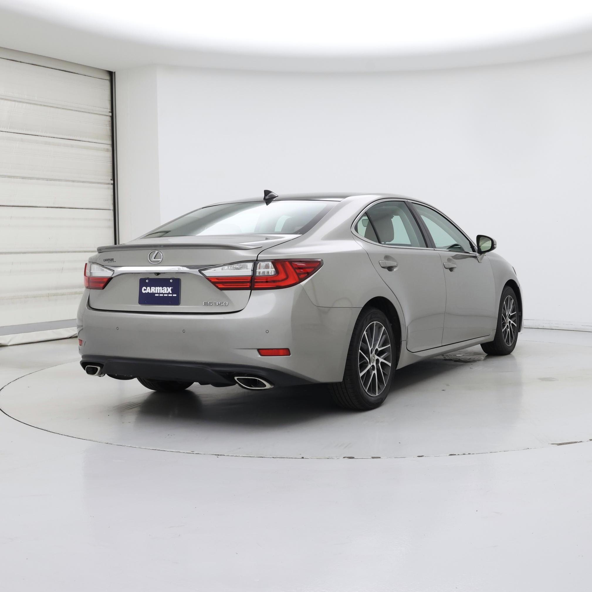 Thumbnail: 2017 Lexus ES - 8