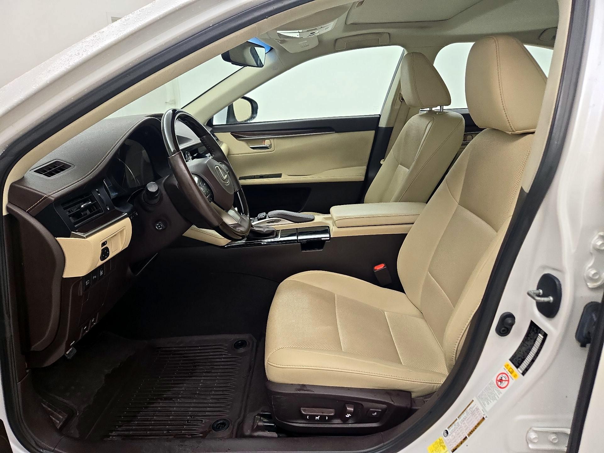 Thumbnail: 2018 Lexus ES - 11