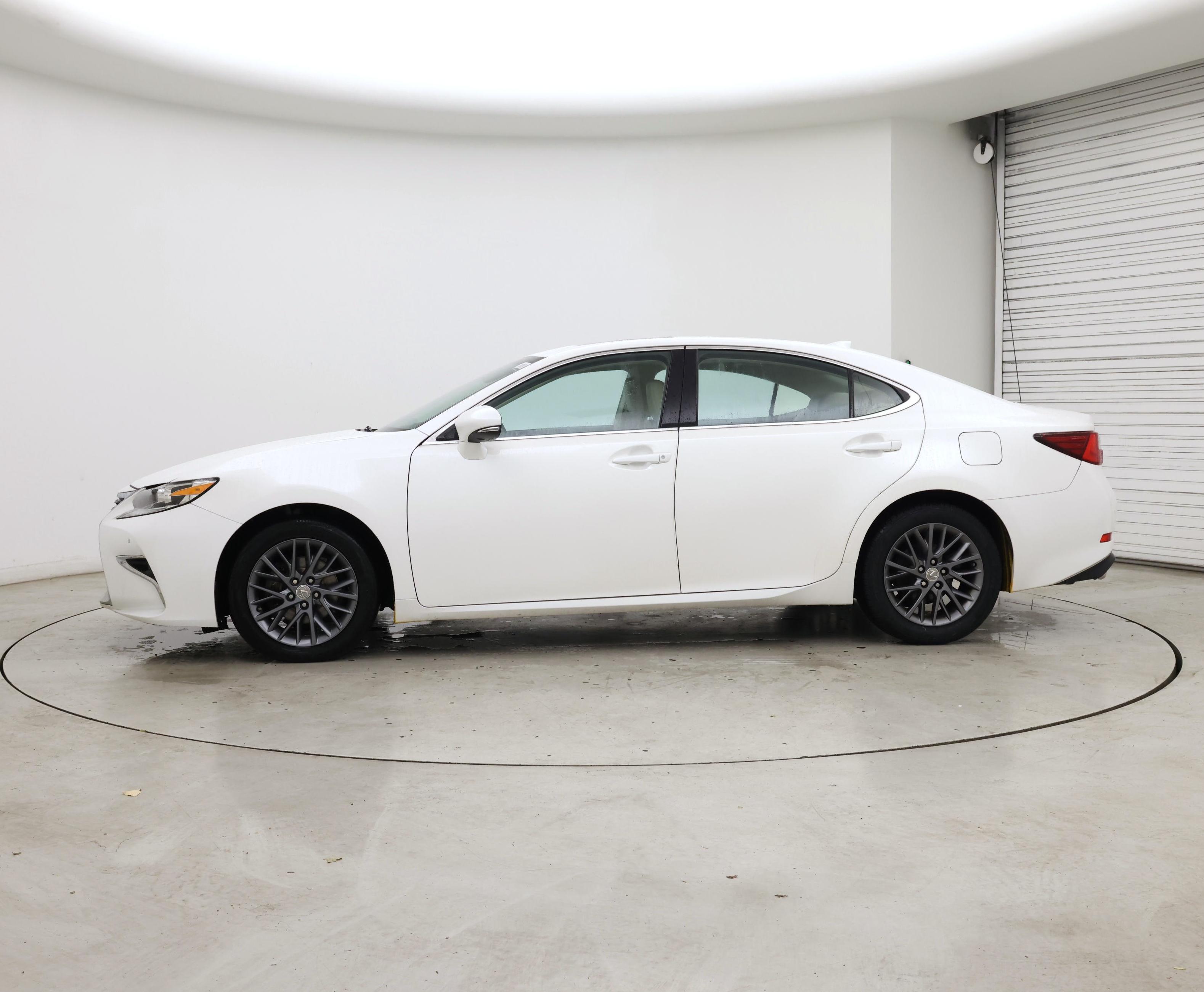 Thumbnail: 2018 Lexus ES - 3