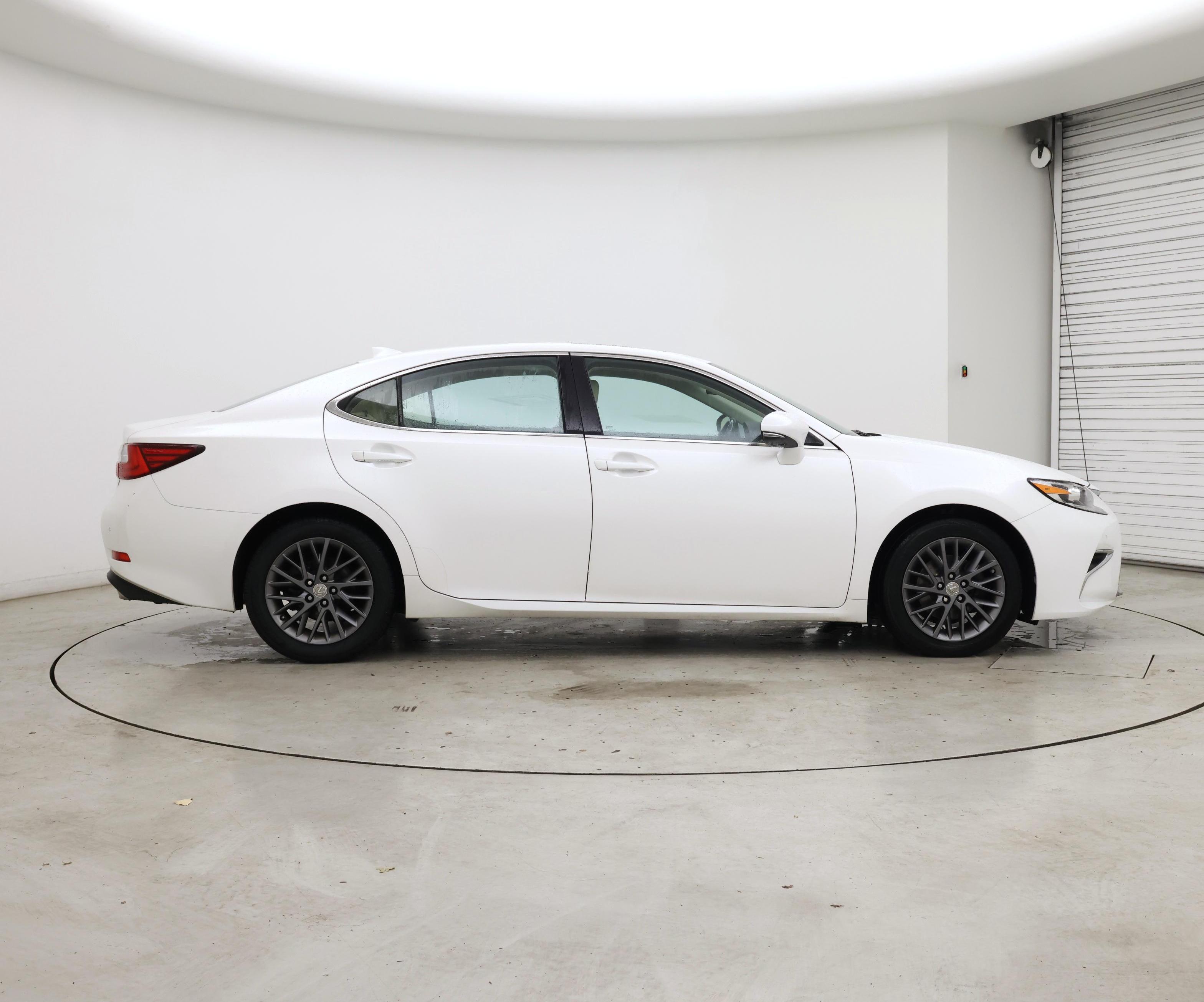 Thumbnail: 2018 Lexus ES - 7