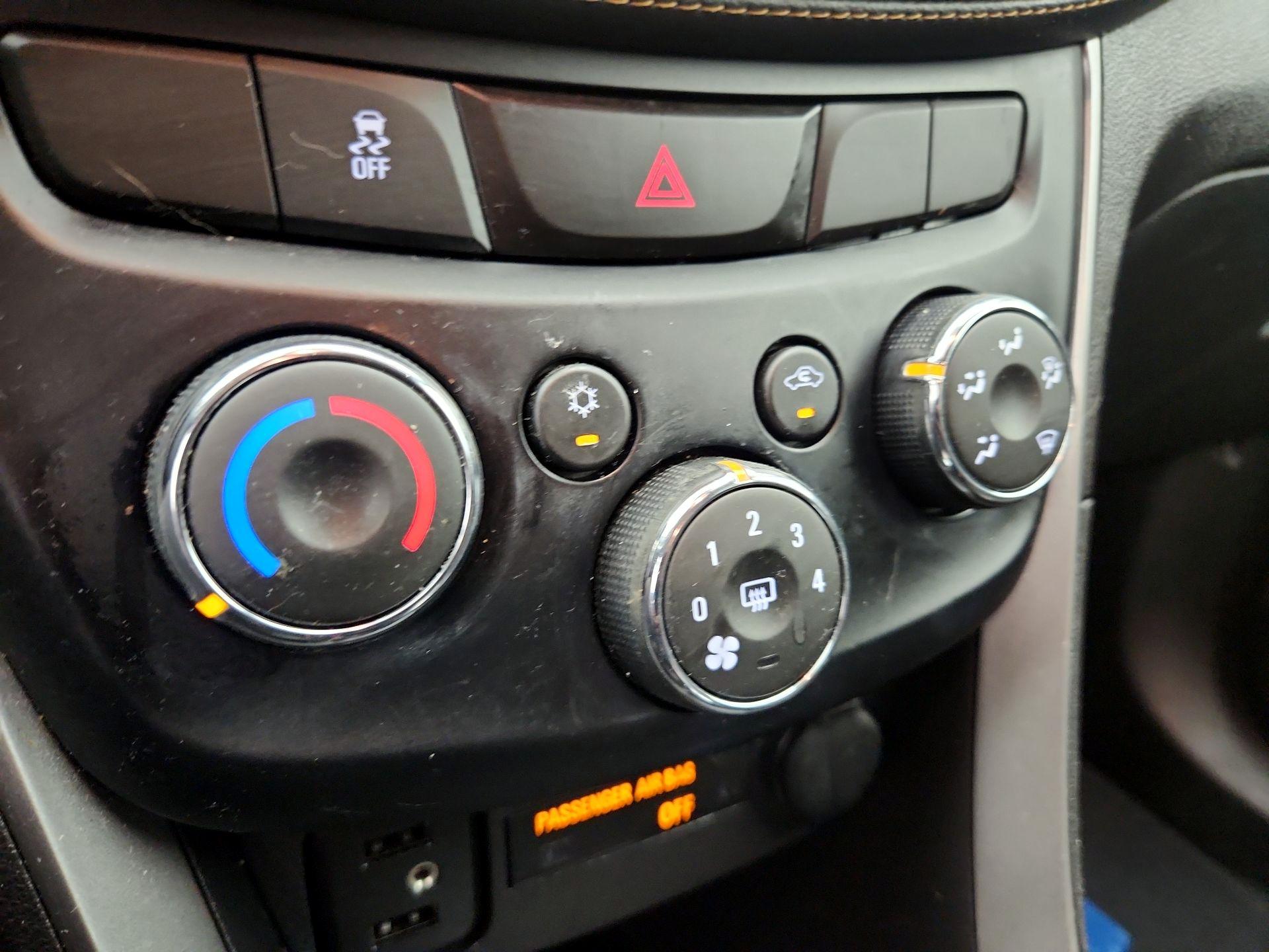 Thumbnail: 2019 Chevrolet Trax - 16