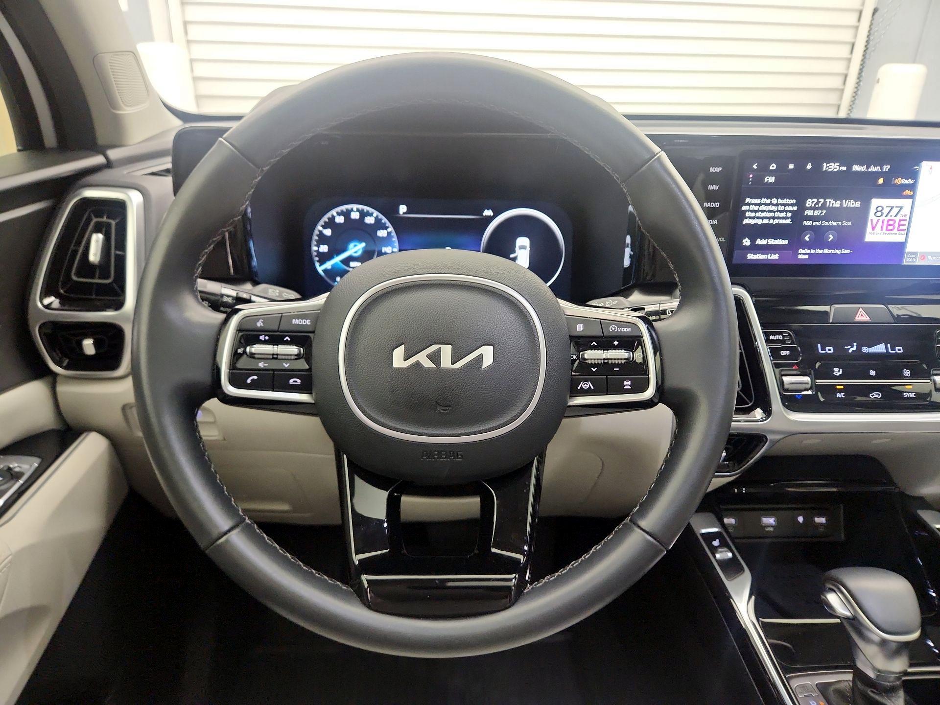 Thumbnail: 2023 Kia Sorento - 10