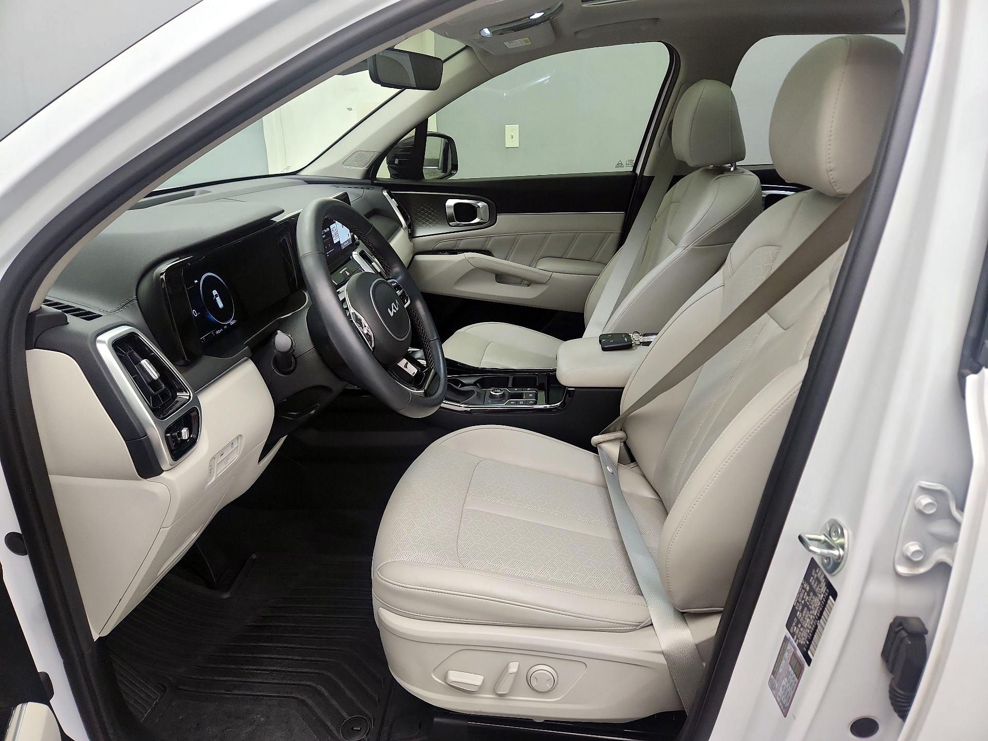 Thumbnail: 2023 Kia Sorento - 11