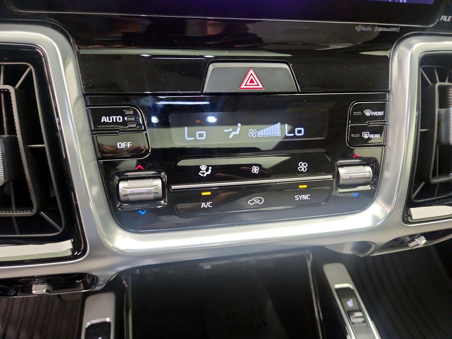 Thumbnail: 2023 Kia Sorento - 17