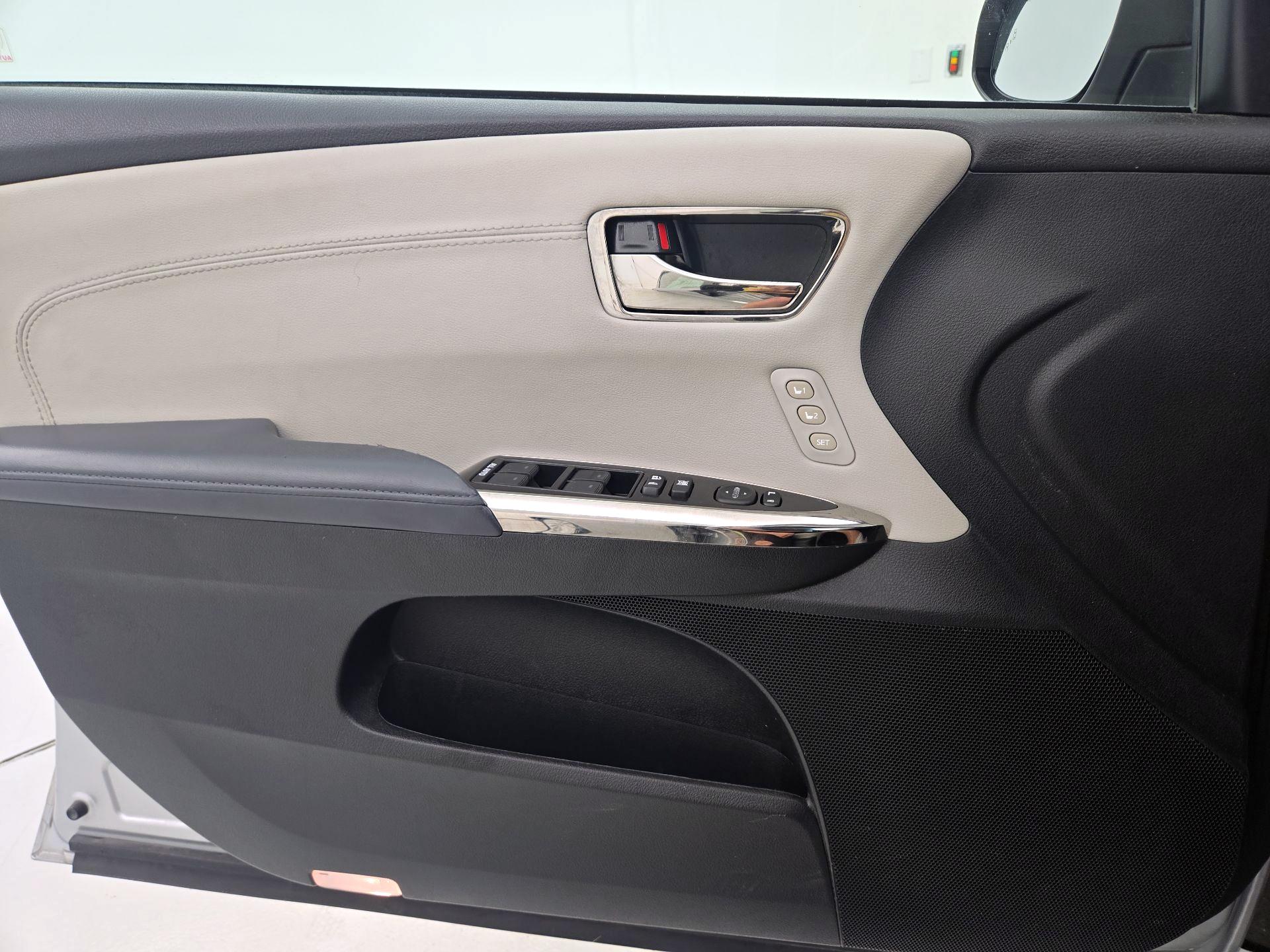 Thumbnail: 2015 Toyota Avalon - 12