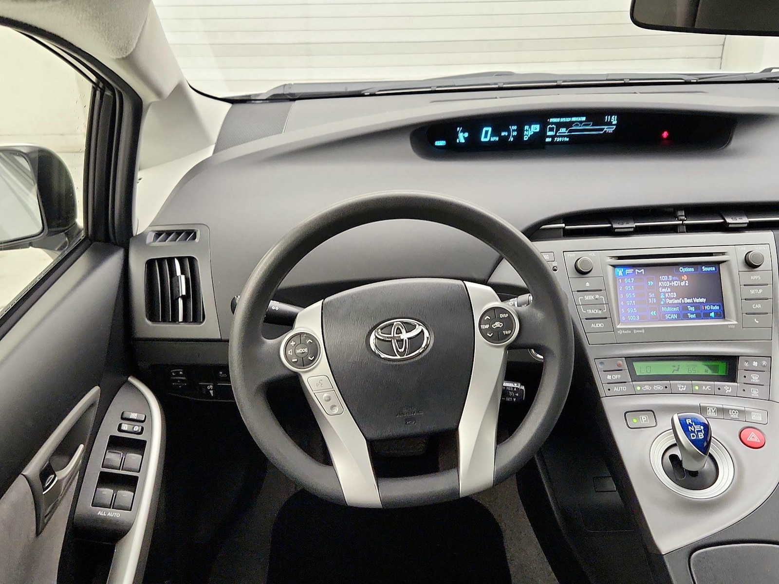 2015 Toyota Prius Three - Photo 11