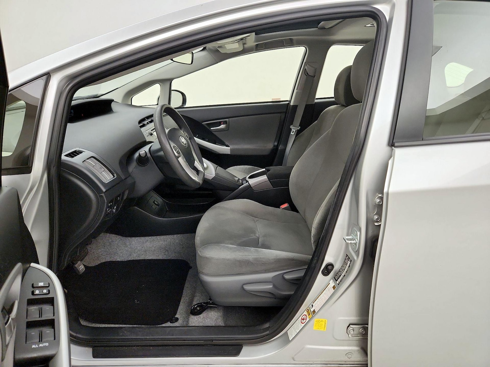 2015 Toyota Prius Three - Photo 12