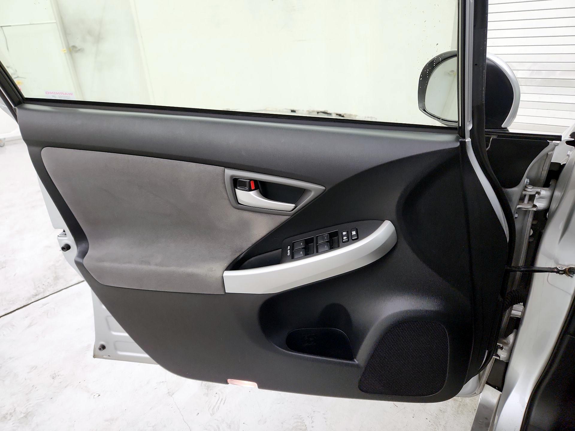 Thumbnail: 2015 Toyota Prius - 12