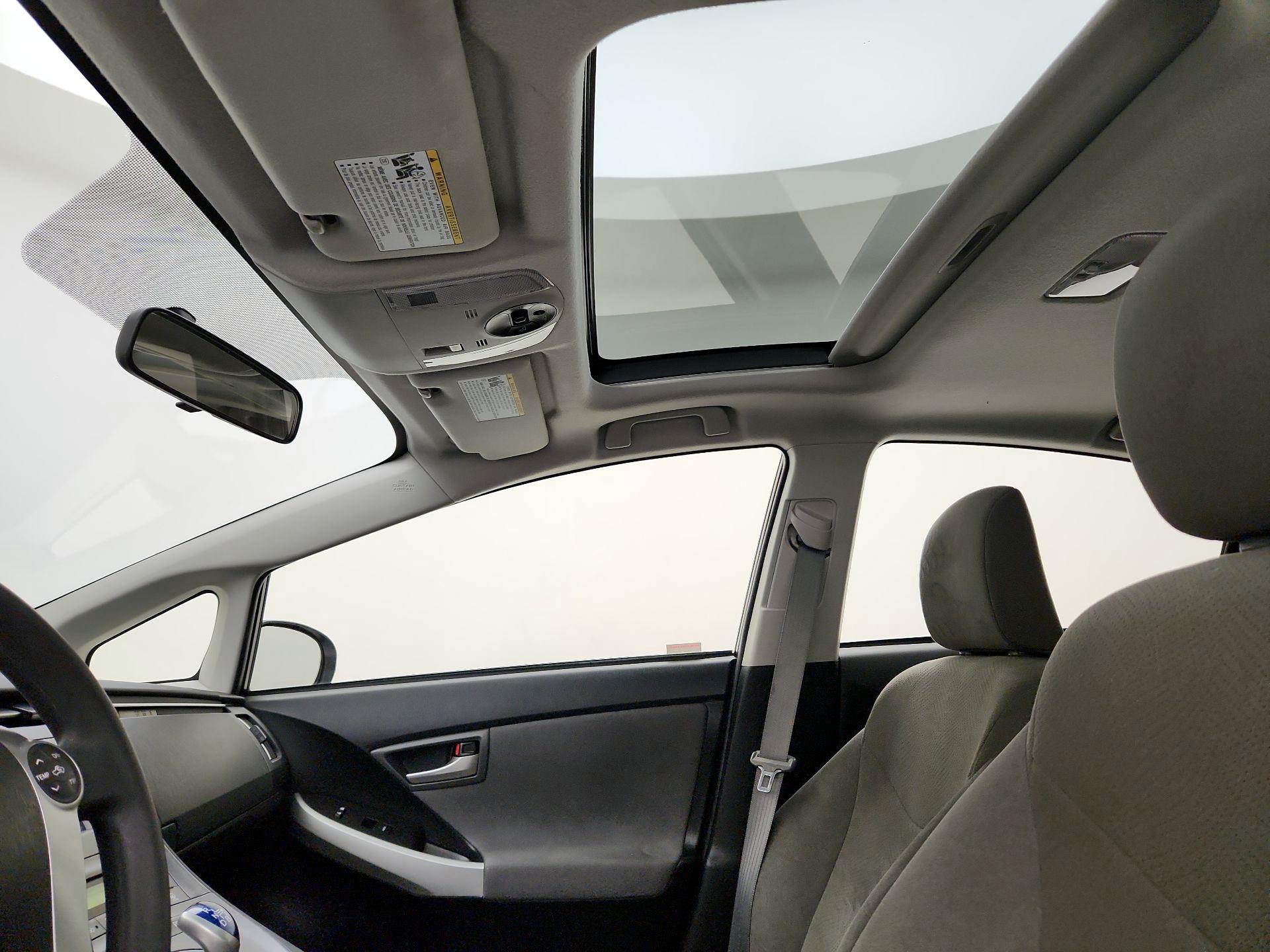Thumbnail: 2015 Toyota Prius - 19