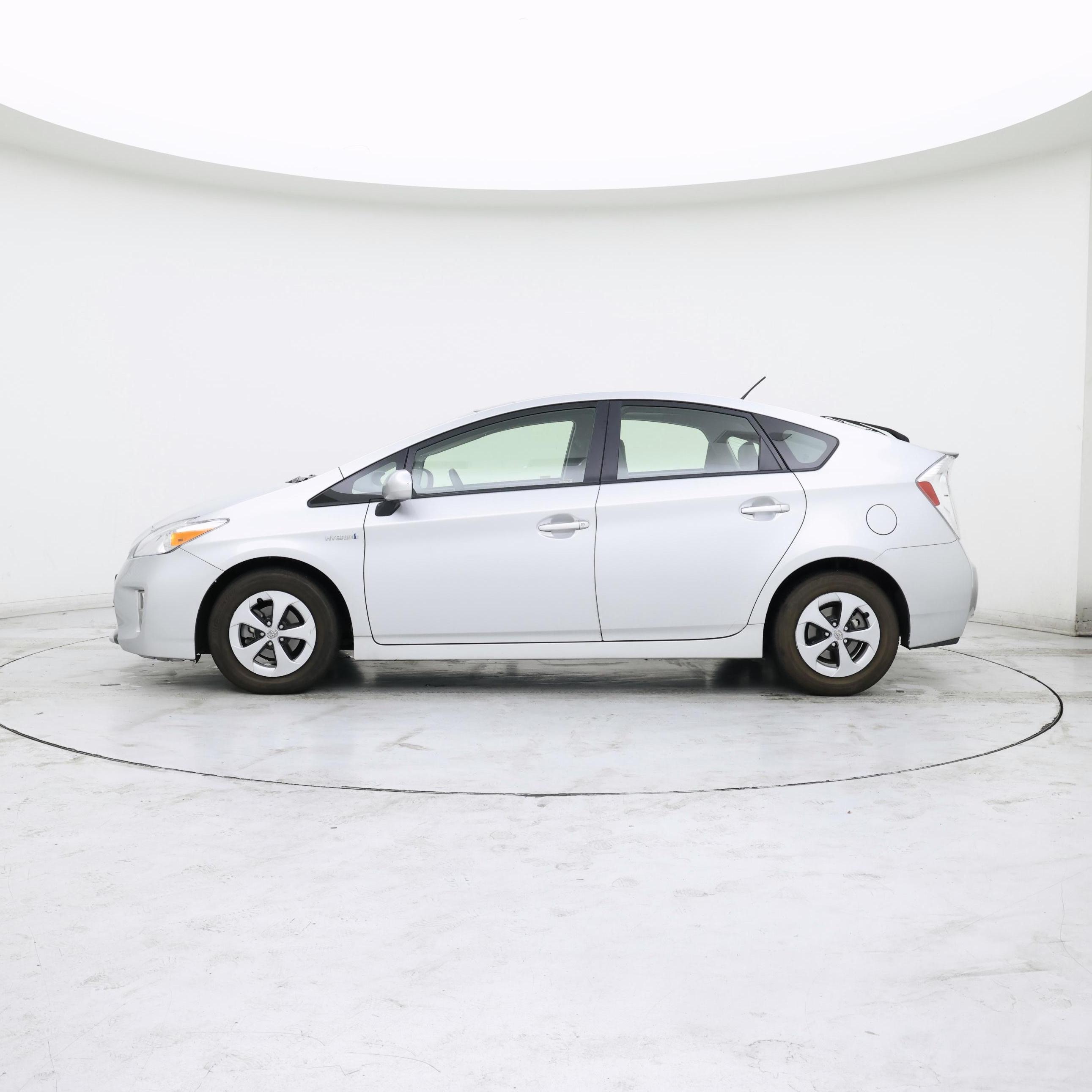 Thumbnail: 2015 Toyota Prius - 3
