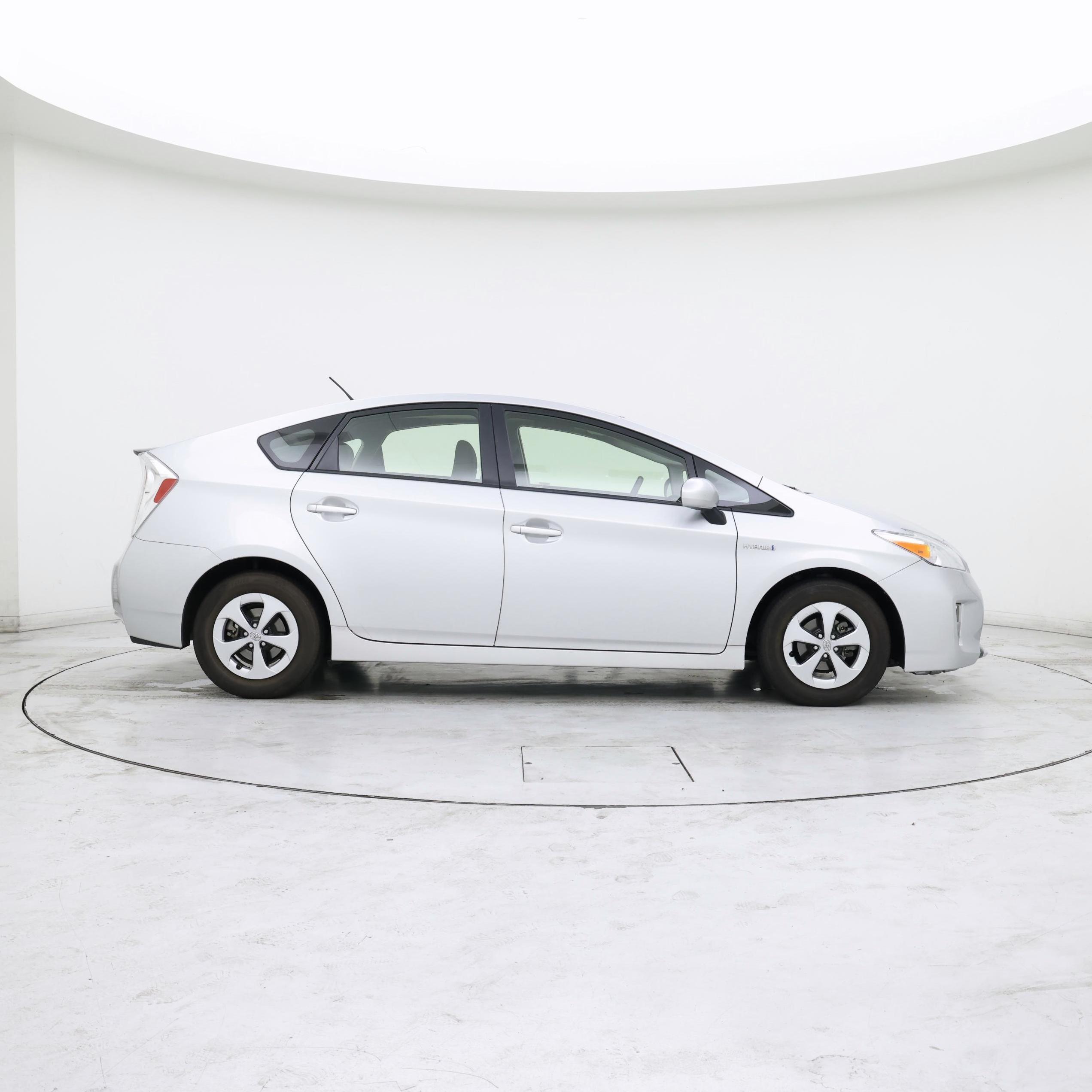 Thumbnail: 2015 Toyota Prius - 7
