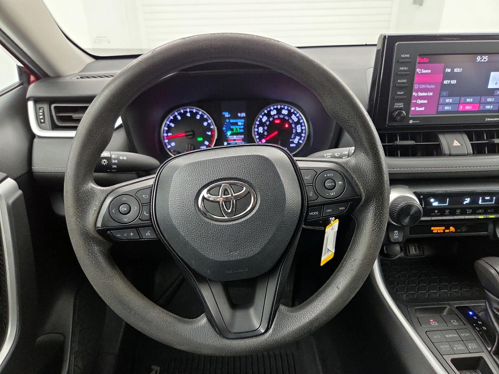 Thumbnail: 2020 Toyota RAV4 - 10