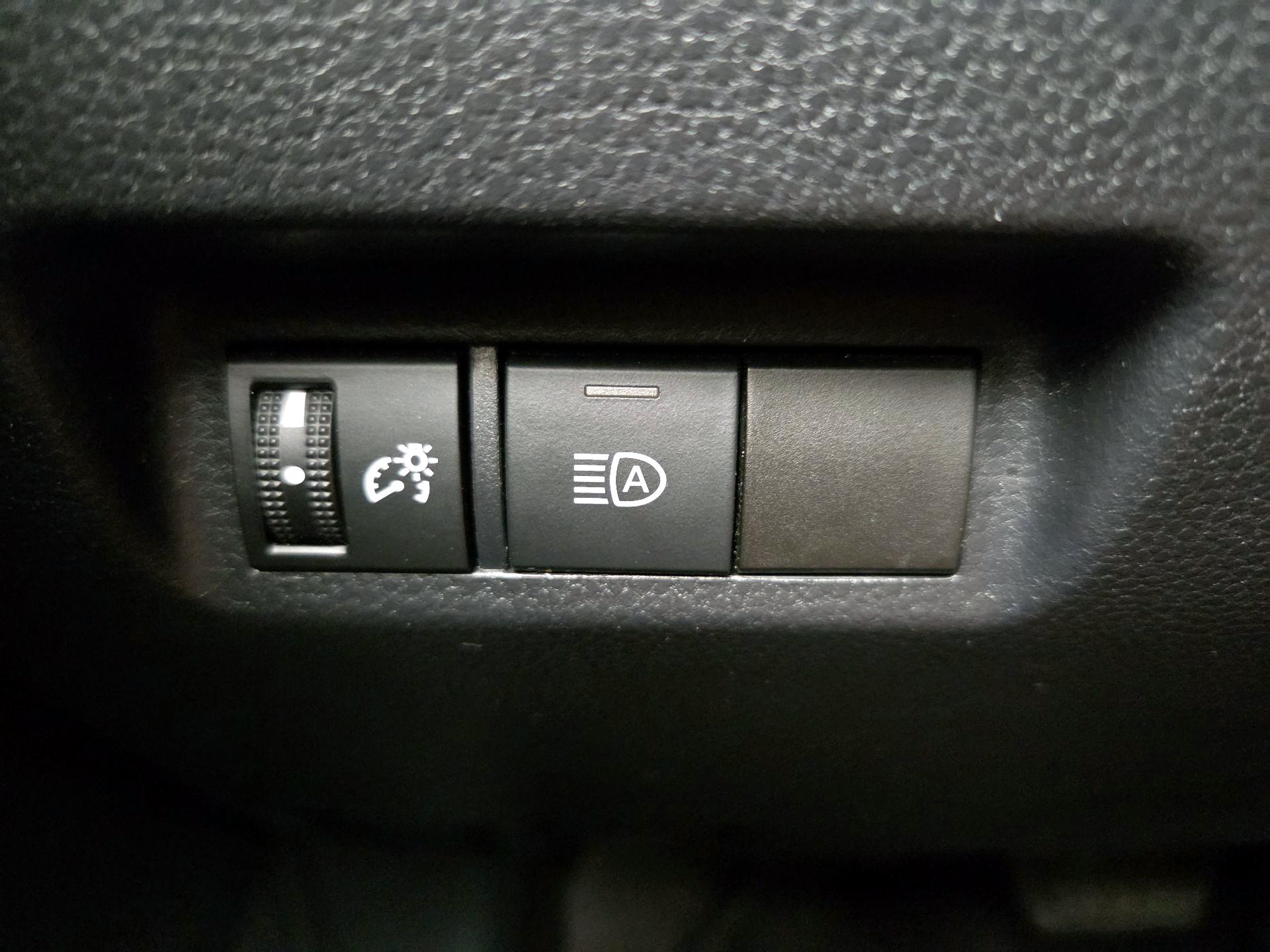 Thumbnail: 2020 Toyota RAV4 - 13