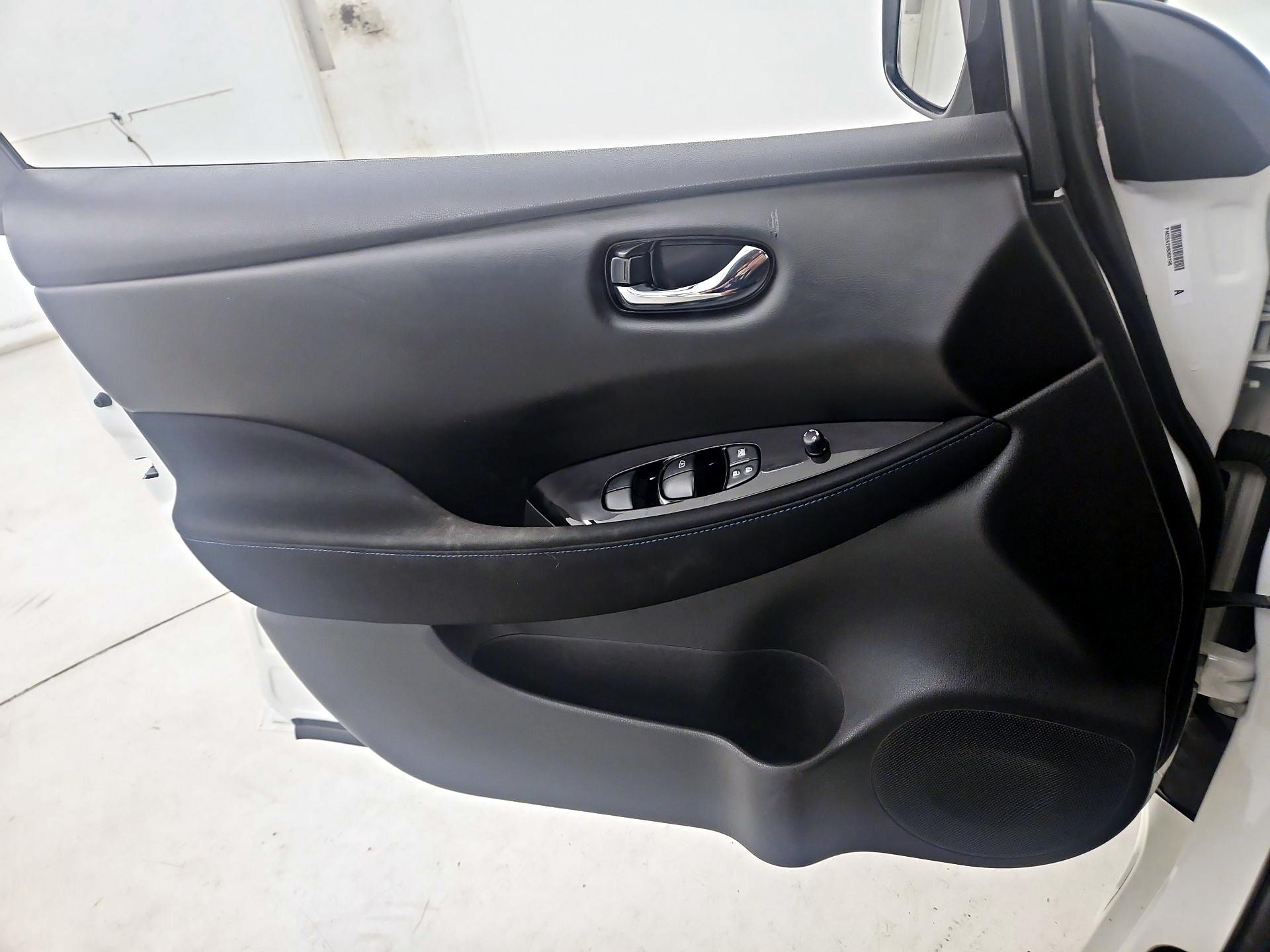Thumbnail: 2020 Nissan Leaf - 12