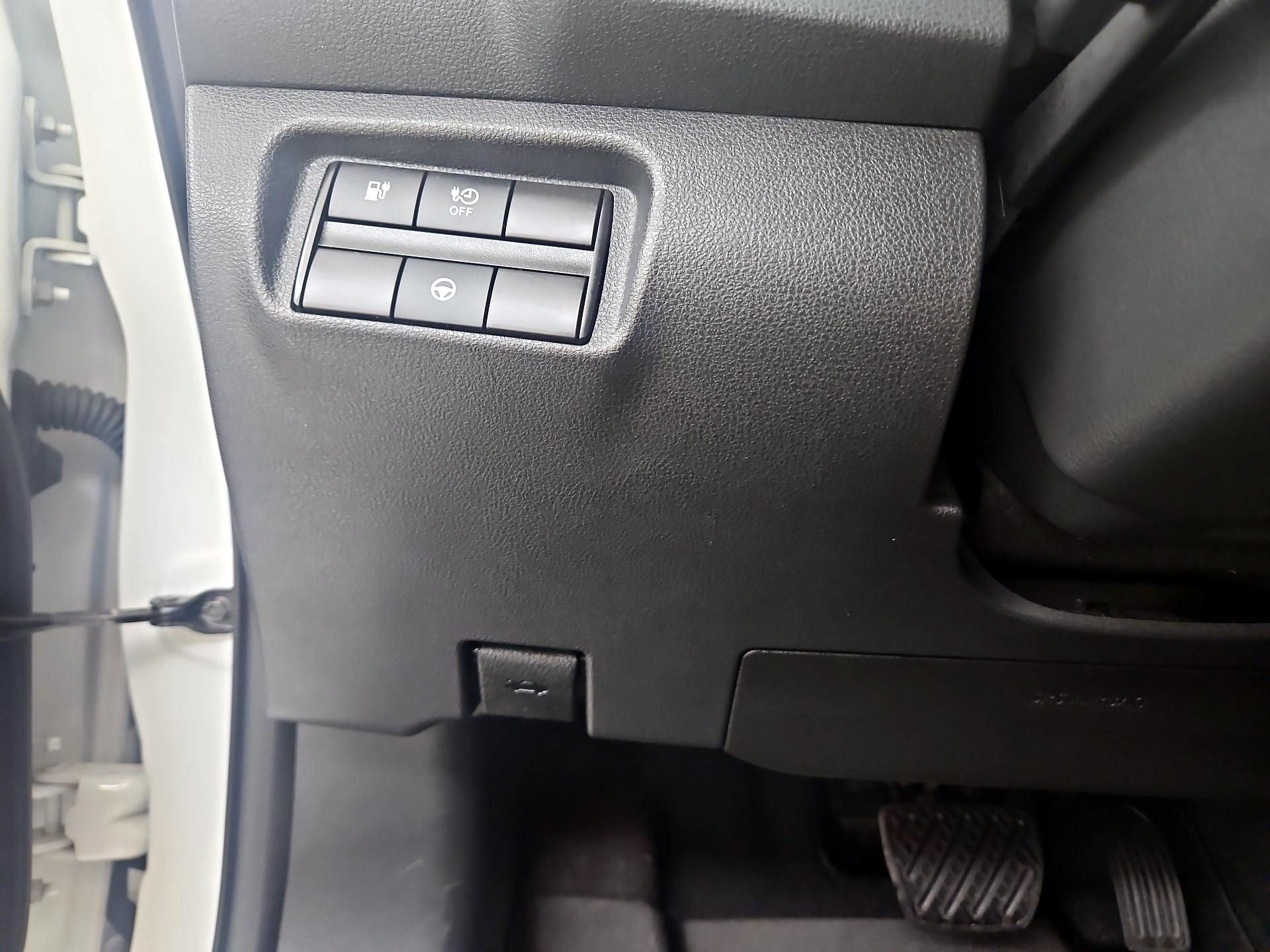 Thumbnail: 2020 Nissan Leaf - 13