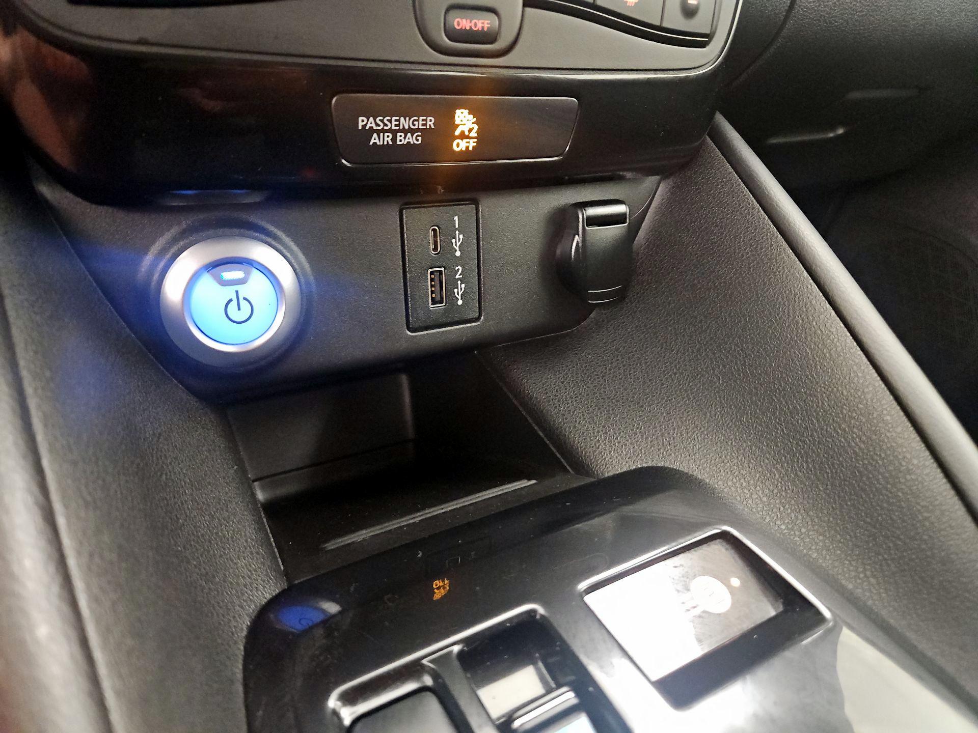 Thumbnail: 2020 Nissan Leaf - 17