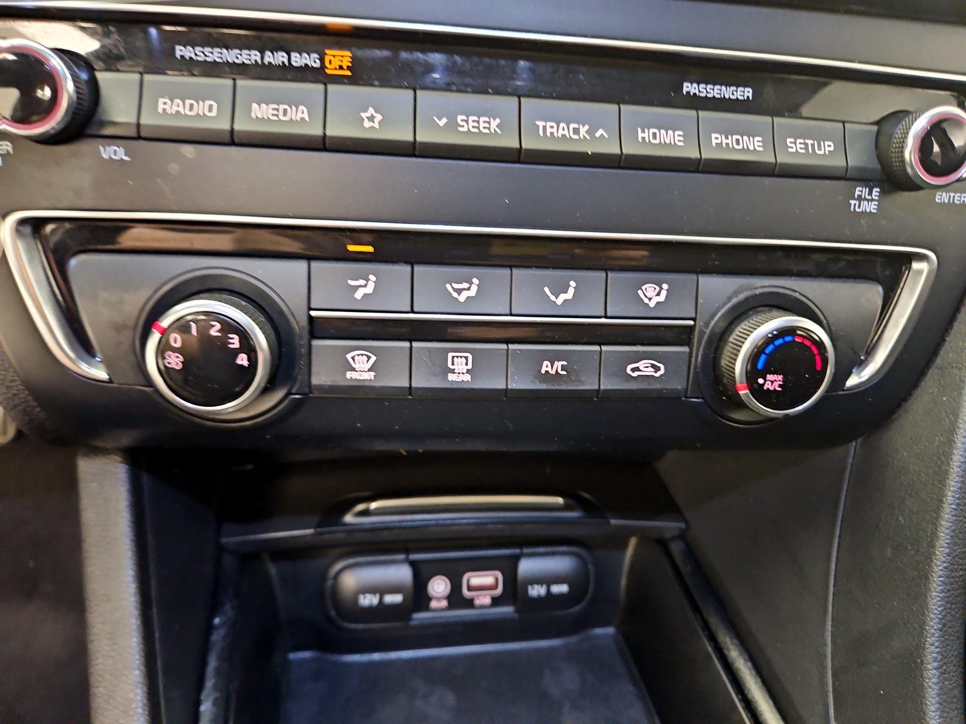 Thumbnail: 2020 Kia Optima - 16