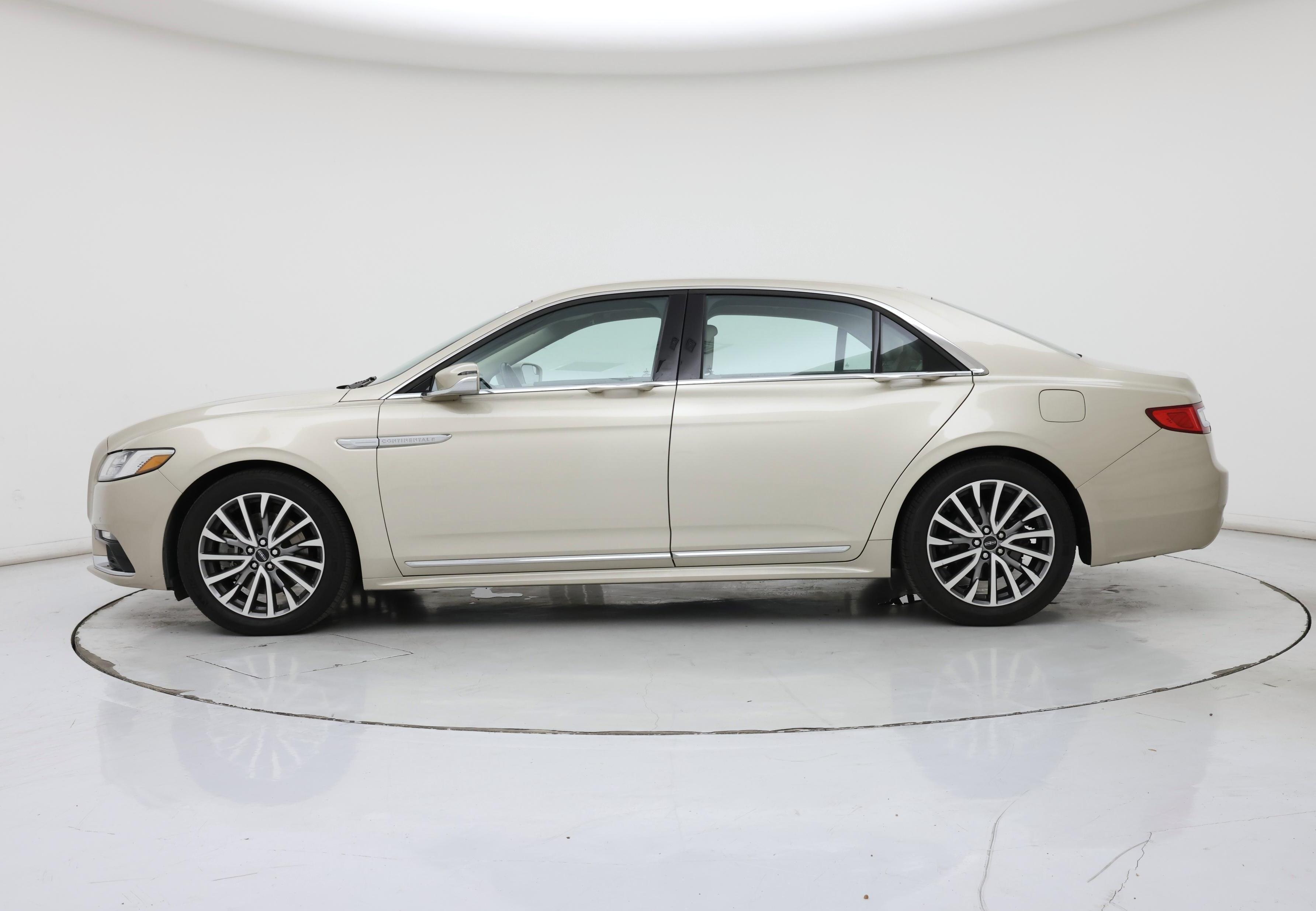 Thumbnail: 2017 Lincoln Continental - 3