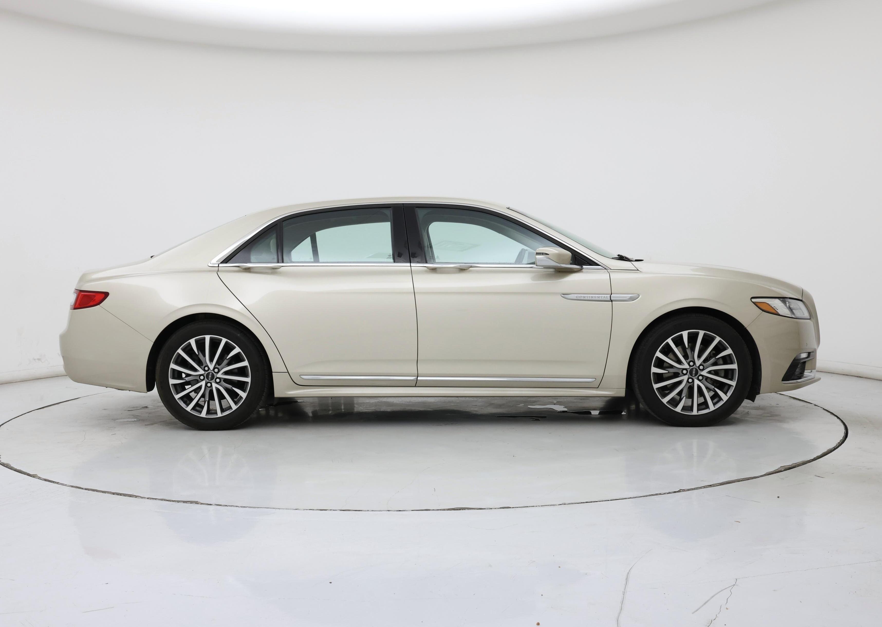 Thumbnail: 2017 Lincoln Continental - 7