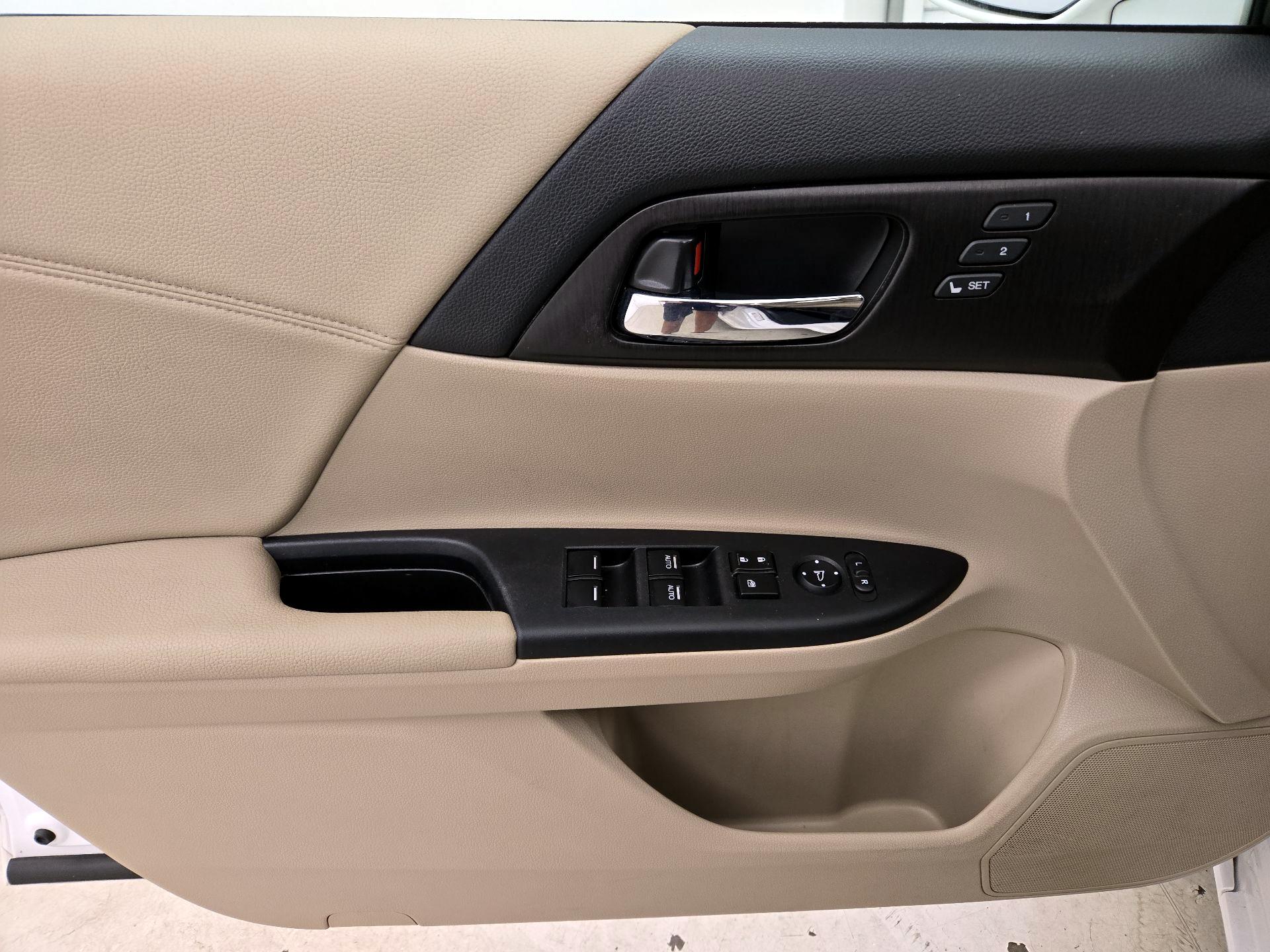Thumbnail: 2015 Honda Accord - 12