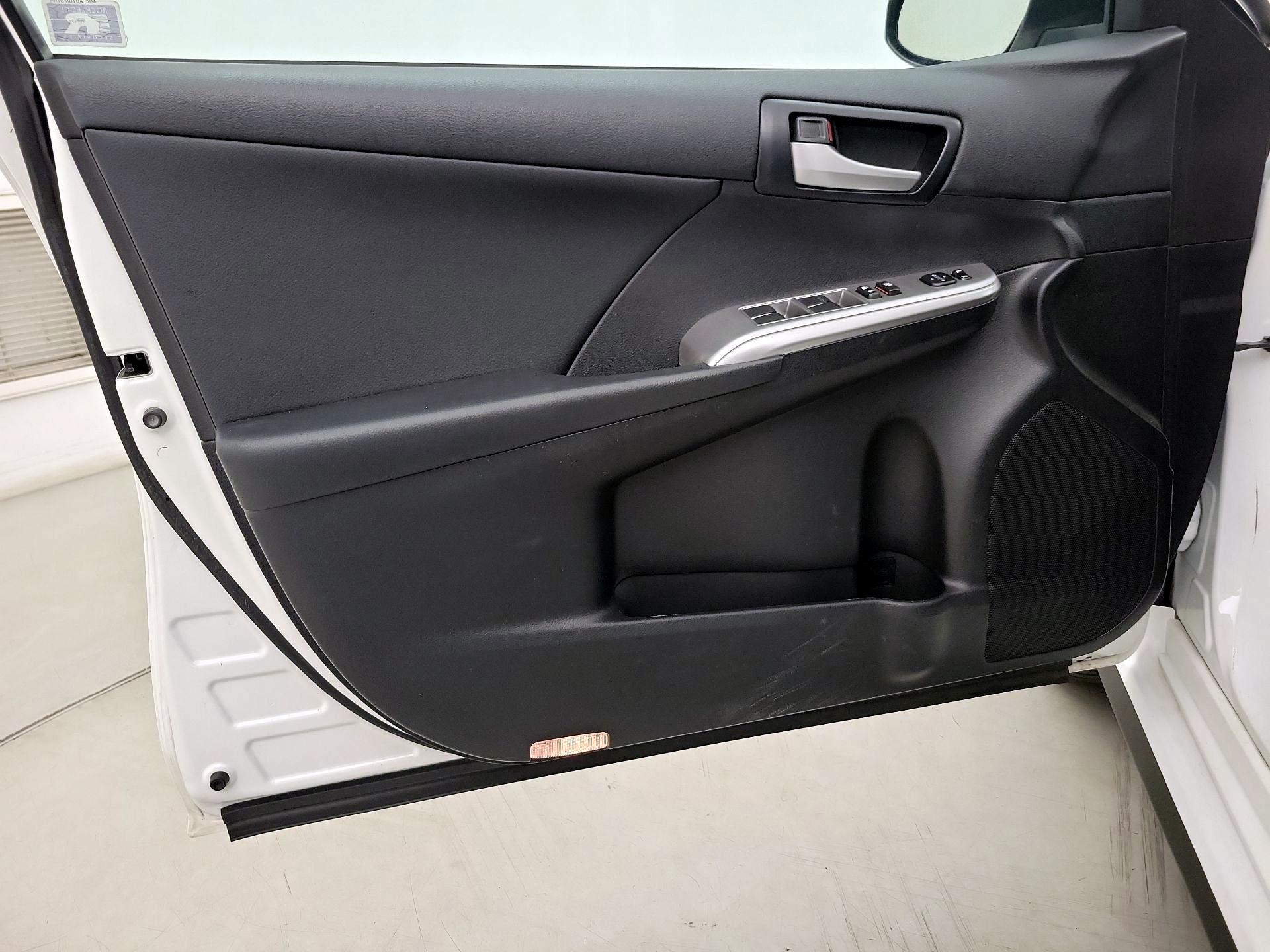 Thumbnail: 2014 Toyota Camry - 12