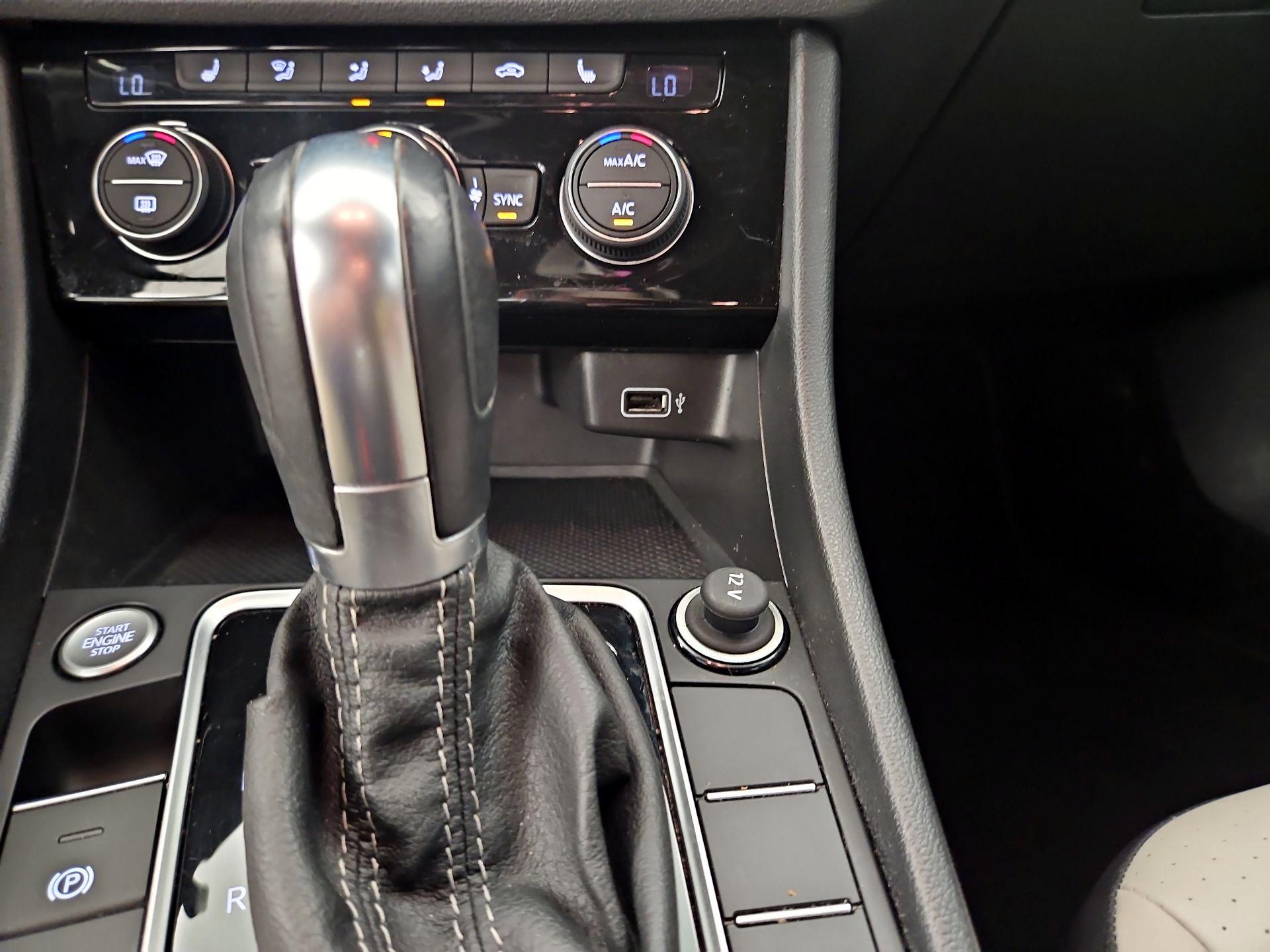 Thumbnail: 2019 Volkswagen Jetta - 18