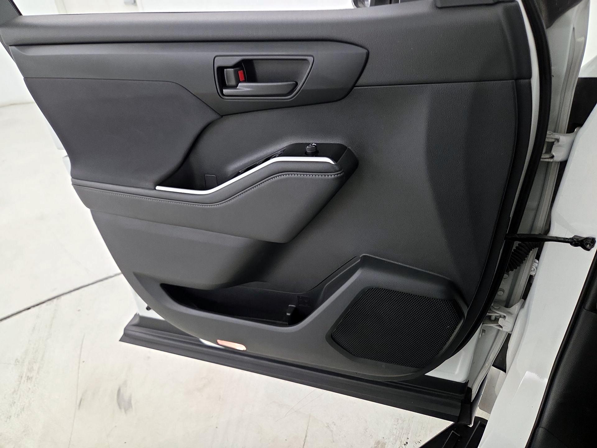 Thumbnail: 2021 Toyota Highlander - 12