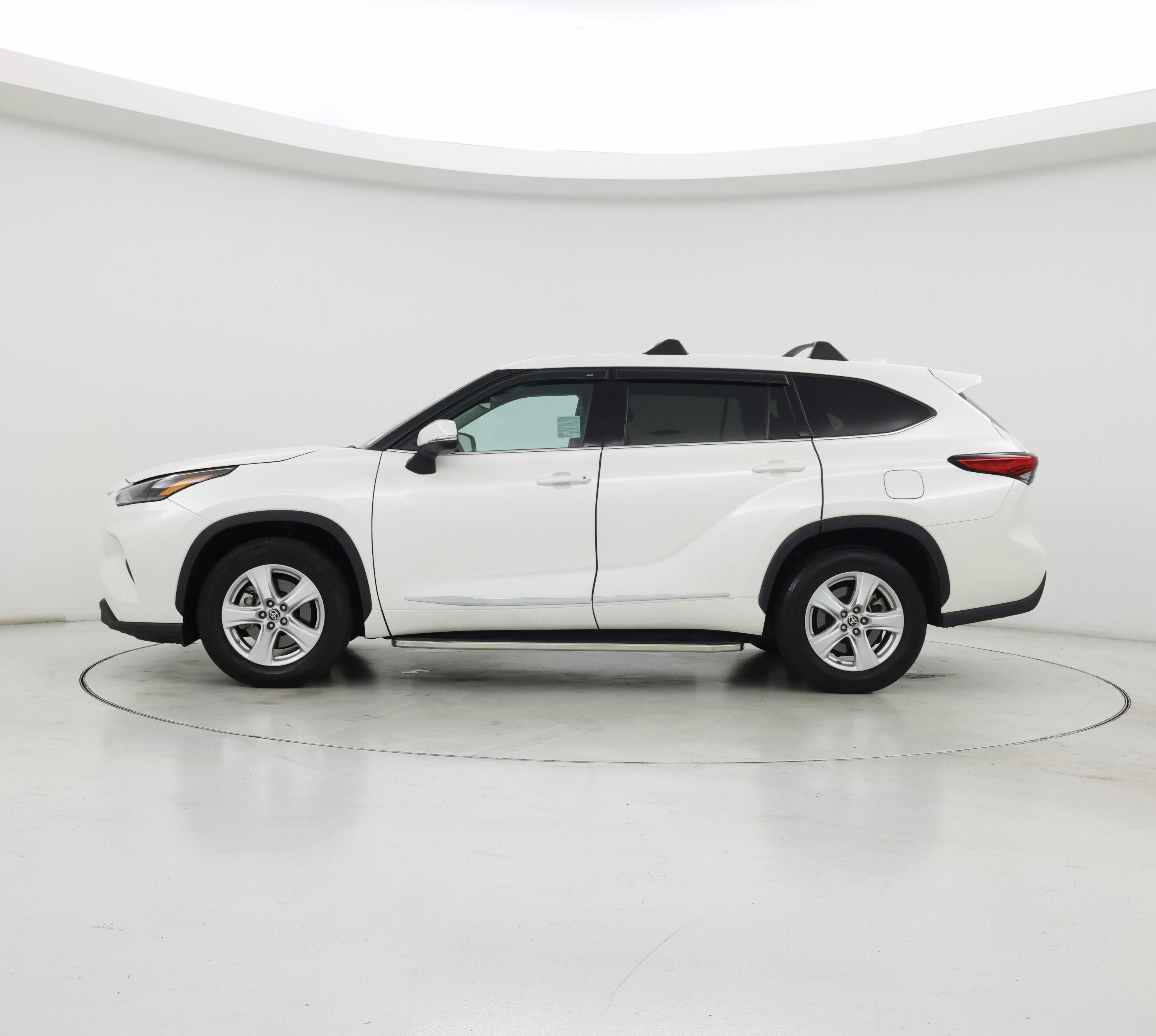 Thumbnail: 2021 Toyota Highlander - 3