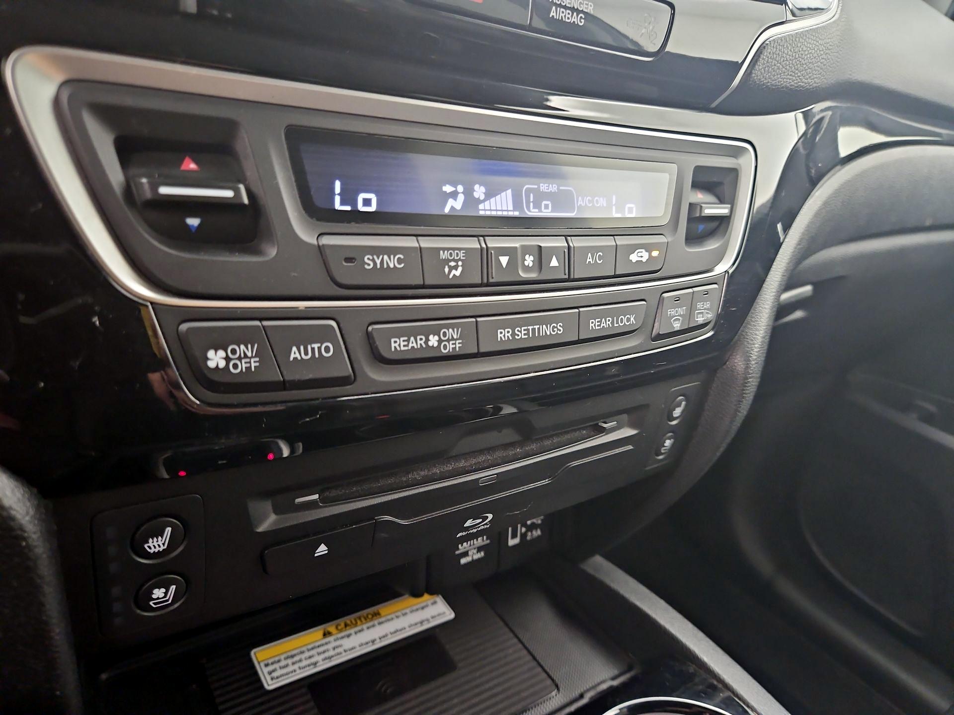 Thumbnail: 2019 Honda Pilot - 17